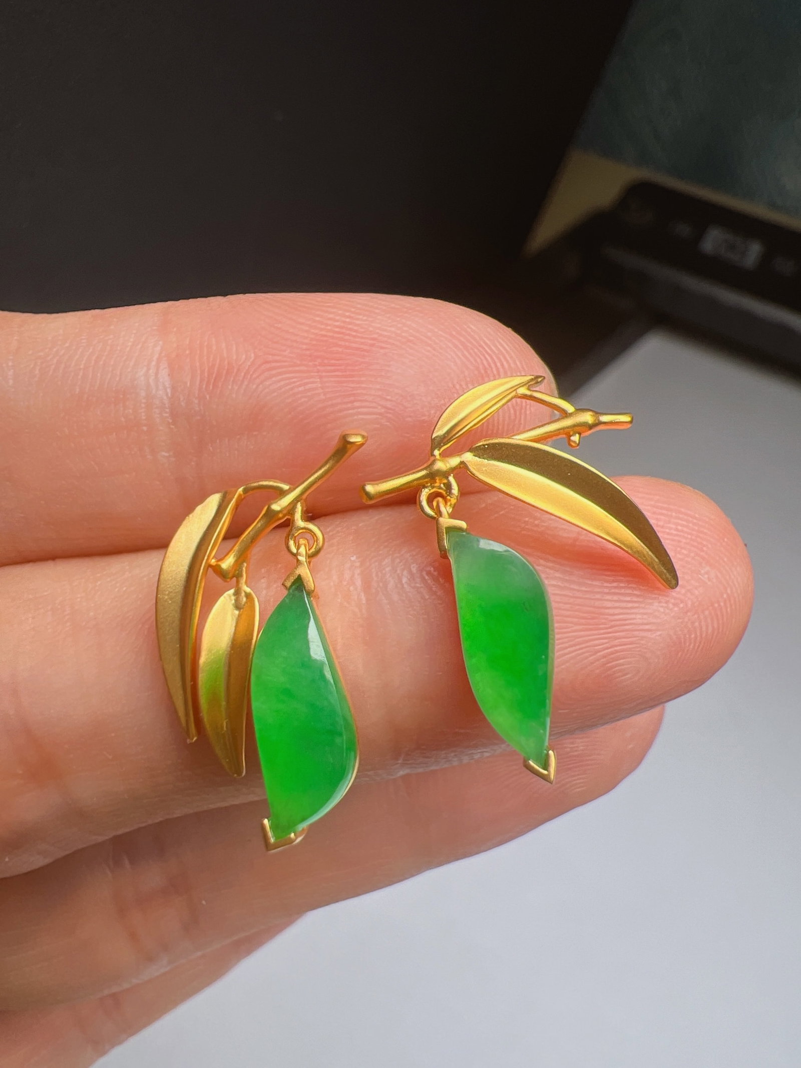 A Pair of Exquisite 18k Gold Diamond Inlaid Jadeite Earrings: A Pair of Exquisite 18k Gold Diamond Inlaid Jadeite Earrings,Size(Loose Stone):0.5inx0.2in 一对18k金钻镶嵌翡翠耳钉