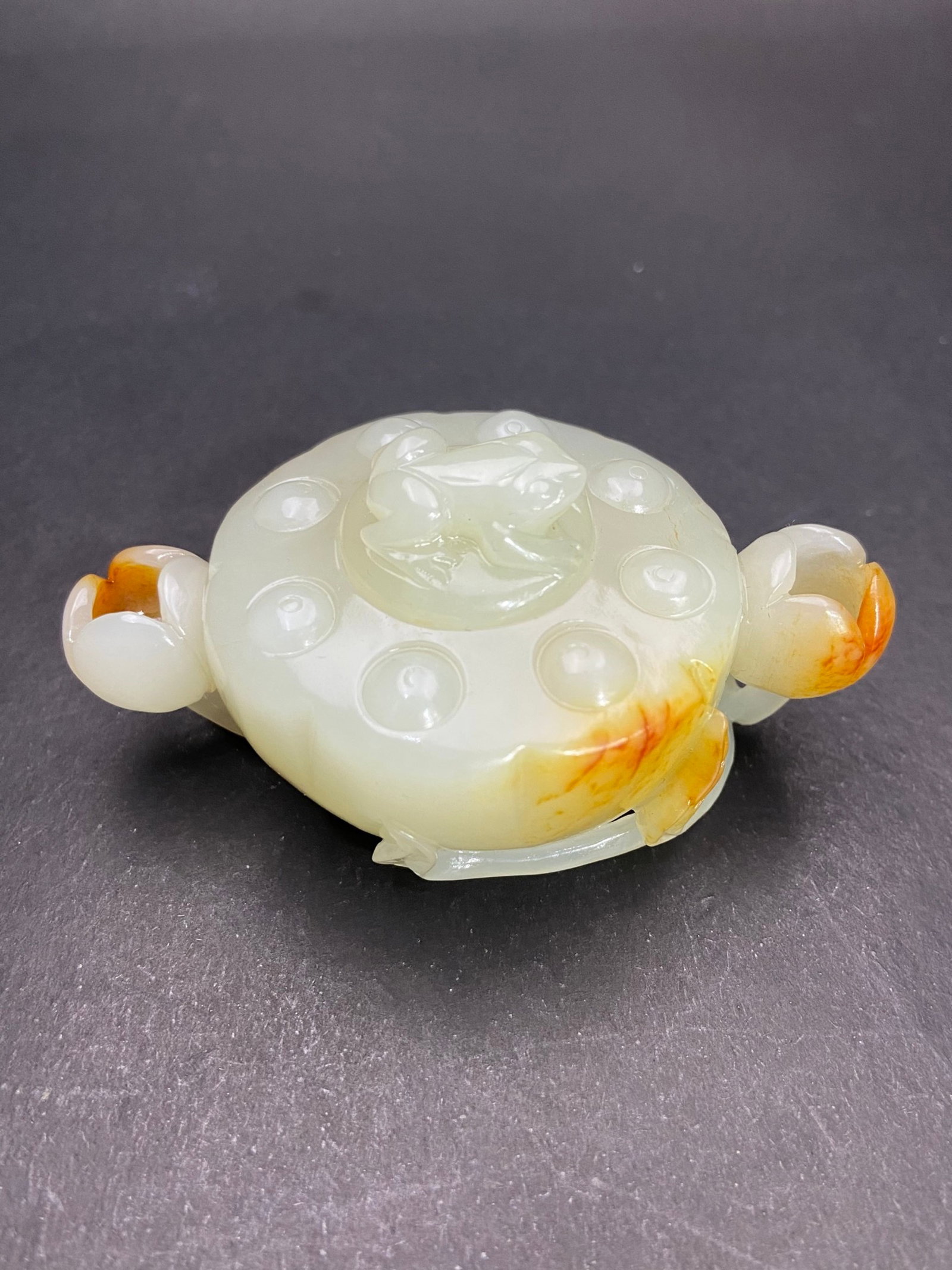 An Exquisite White Jade Frog Pattern Lotus Pod-Shaped Brush Washer: An Exquisite White Jade Frog Pattern Lotus Pod-Shaped Brush Washer,Qing Dynasty,China,Size:3.1inx1.9inx1.6in,Weight:103g 白玉青蛙纹莲蓬形笔洗