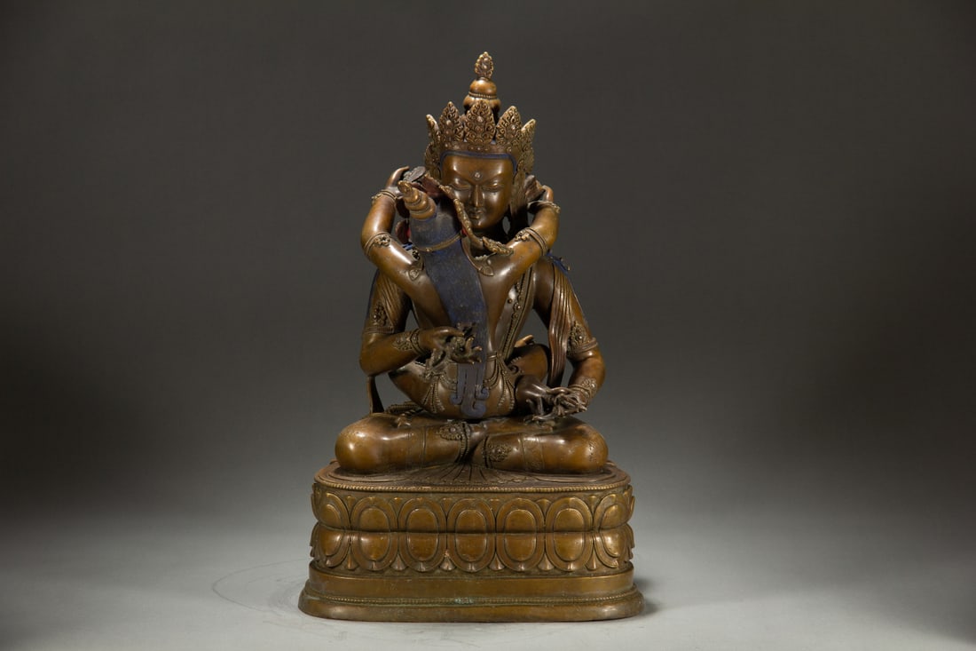 A Solemn Alloy Copper Statue of Vajrasattva: A Solemn Alloy Copper Statue of Vajrasattva,Ming Dynasty,China,Size:12.6inx7.9inx20.1in,Weight:17980g 合金铜金刚萨陲像,中国明代