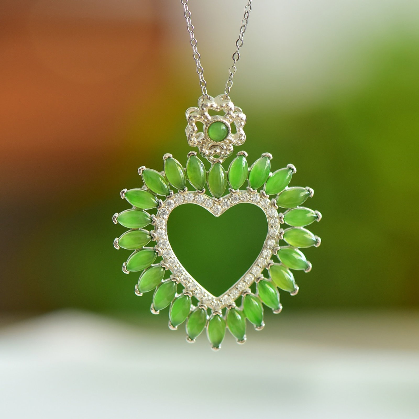 An Exquisite Sterling Silver Inlaid Jasper Pendant,Inlaid Diamond: An Exquisite Sterling Silver Inlaid Jasper Pendant,Inlaid Diamond 纯银镶碧玉项链,嵌钻石