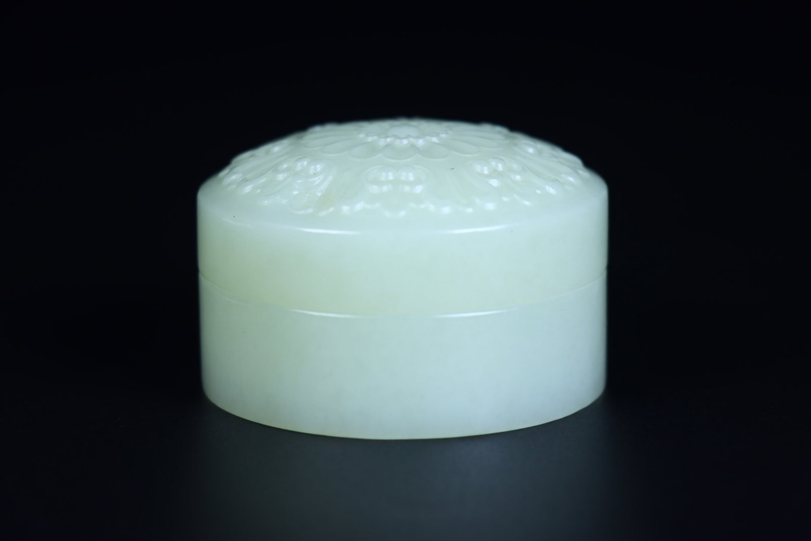 An Exquisite White Jade Flower Pattern Box - 4