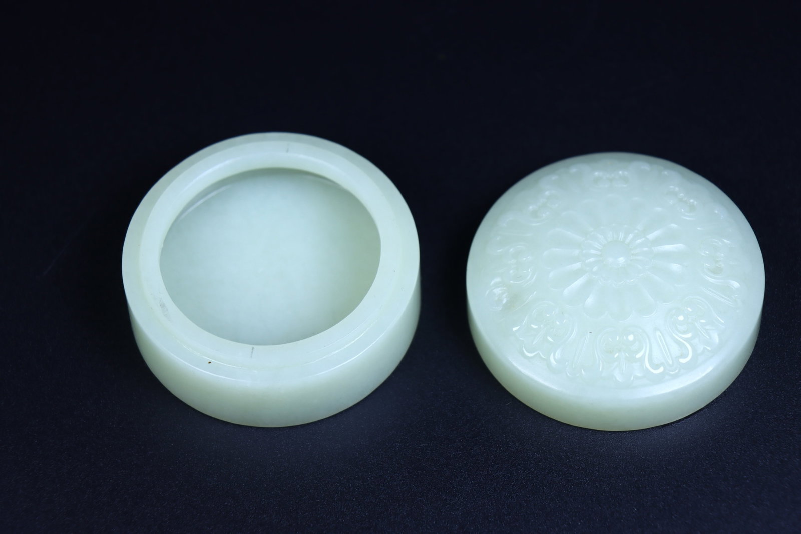 An Exquisite White Jade Flower Pattern Box - 6