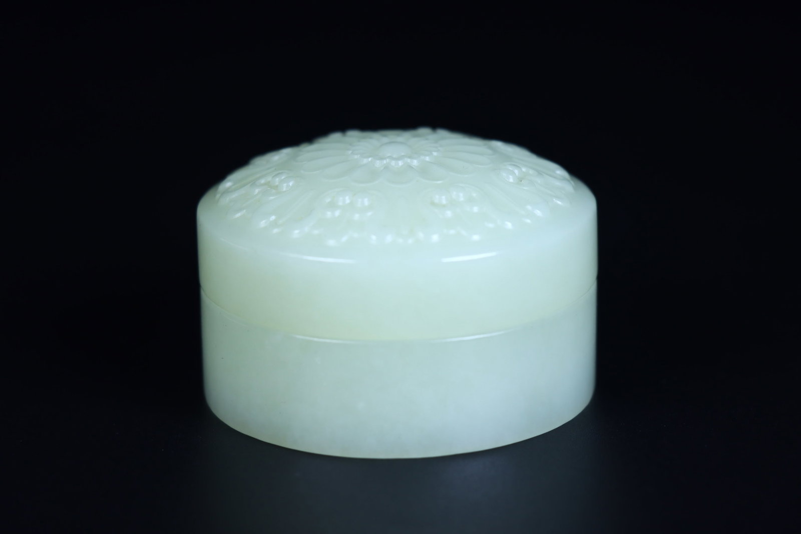 An Exquisite White Jade Flower Pattern Box - 7