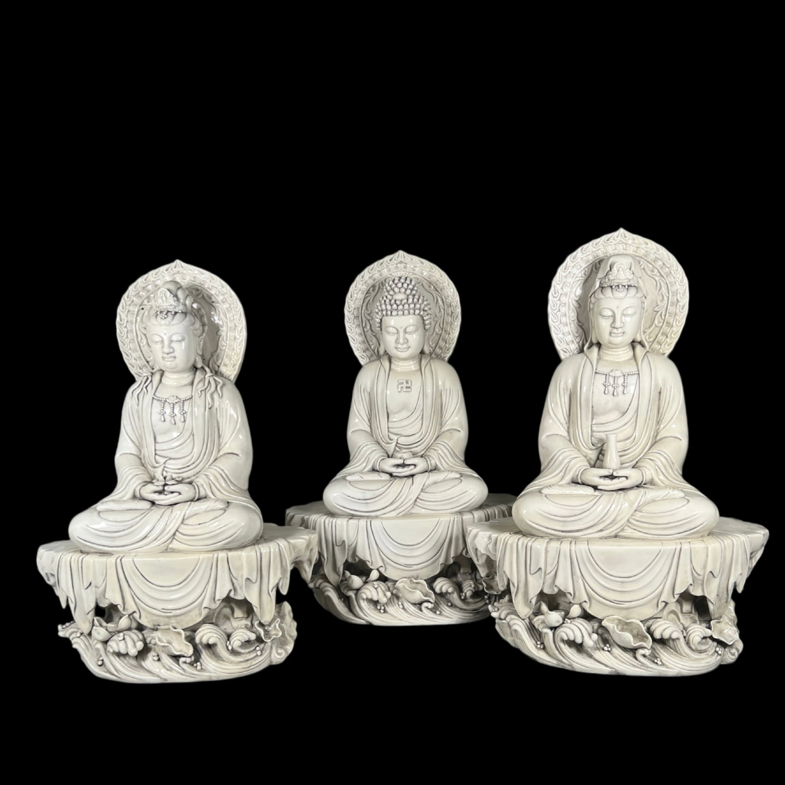 A Set of Solemn Blance-De-Chine Statue of Sakyamuni: A Set of Solemn Blance-De-Chine Statue of Sakyamuni,Ming Dynasty,China,He Chaozong Mark,Size:22.2in 一套德化瓷如来像,中国明代,&#