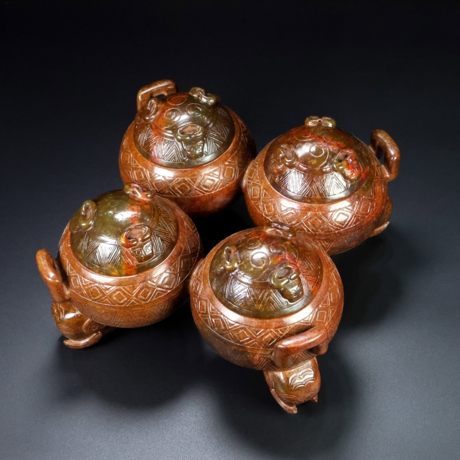 An Exquisite Archaic Jade Connected Censers: An Exquisite Archaic Jade Connected Censers,Shang Dynasty,China,Size:4.3inx7.1in,Weight:1333g 高古玉连体香炉,中国商代