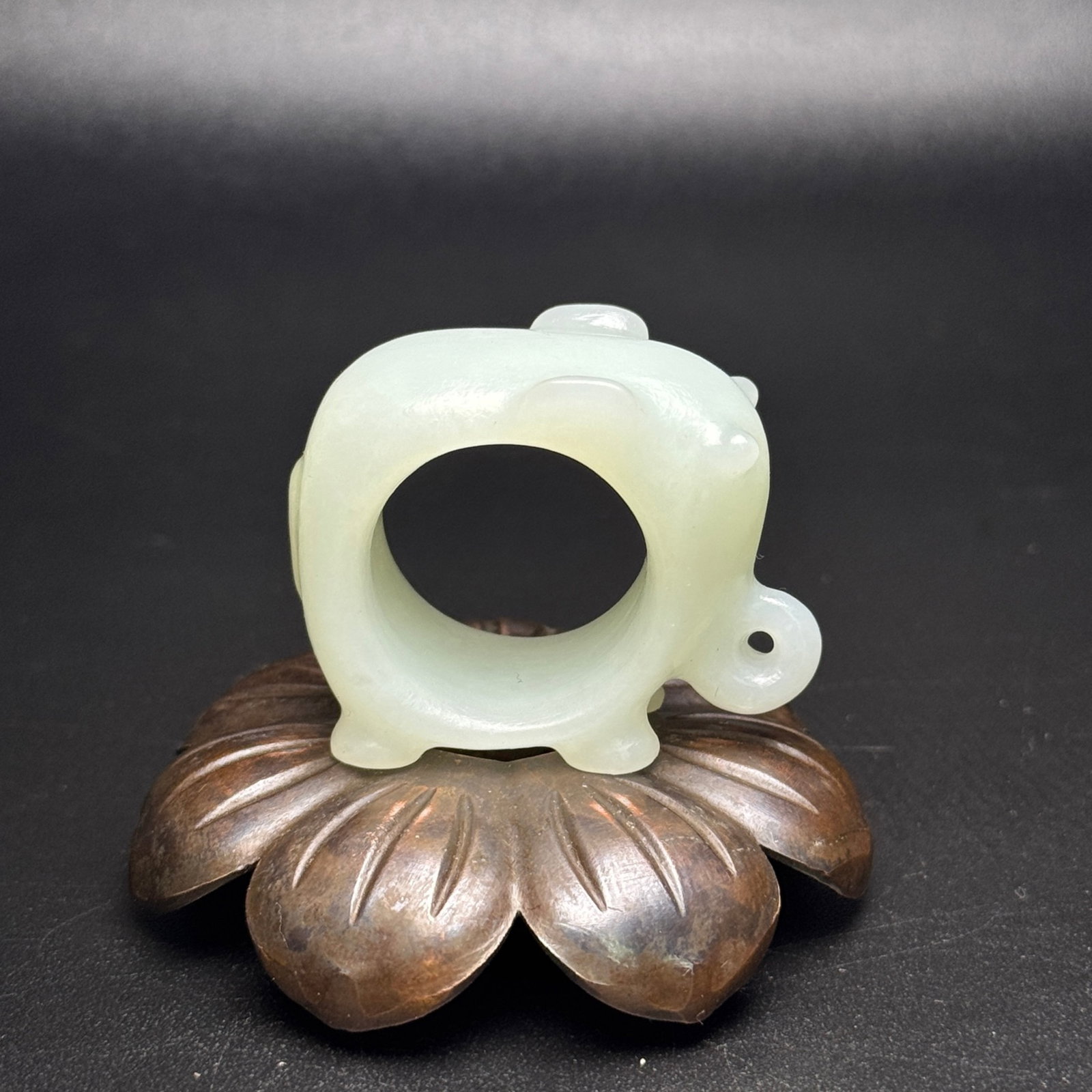 An Exquisite White Jade Elephant Thumb Ring: An Exquisite White Jade Elephant Thumb Ring,Qing Dynasty,China,Size:1.7inx1.3inx0.8in,Weight:32g 白玉象扳指,中国清代