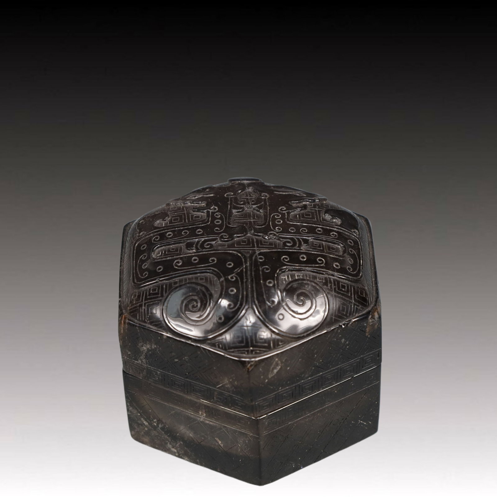 An Exquisite Crystal Beast-Face Pattern Box: An Exquisite Crystal Beast-Face Pattern Box,Qing Dynasty, China,Size:3.9inx3.3in Weight:500g 水晶兽面纹盒,中国清代
