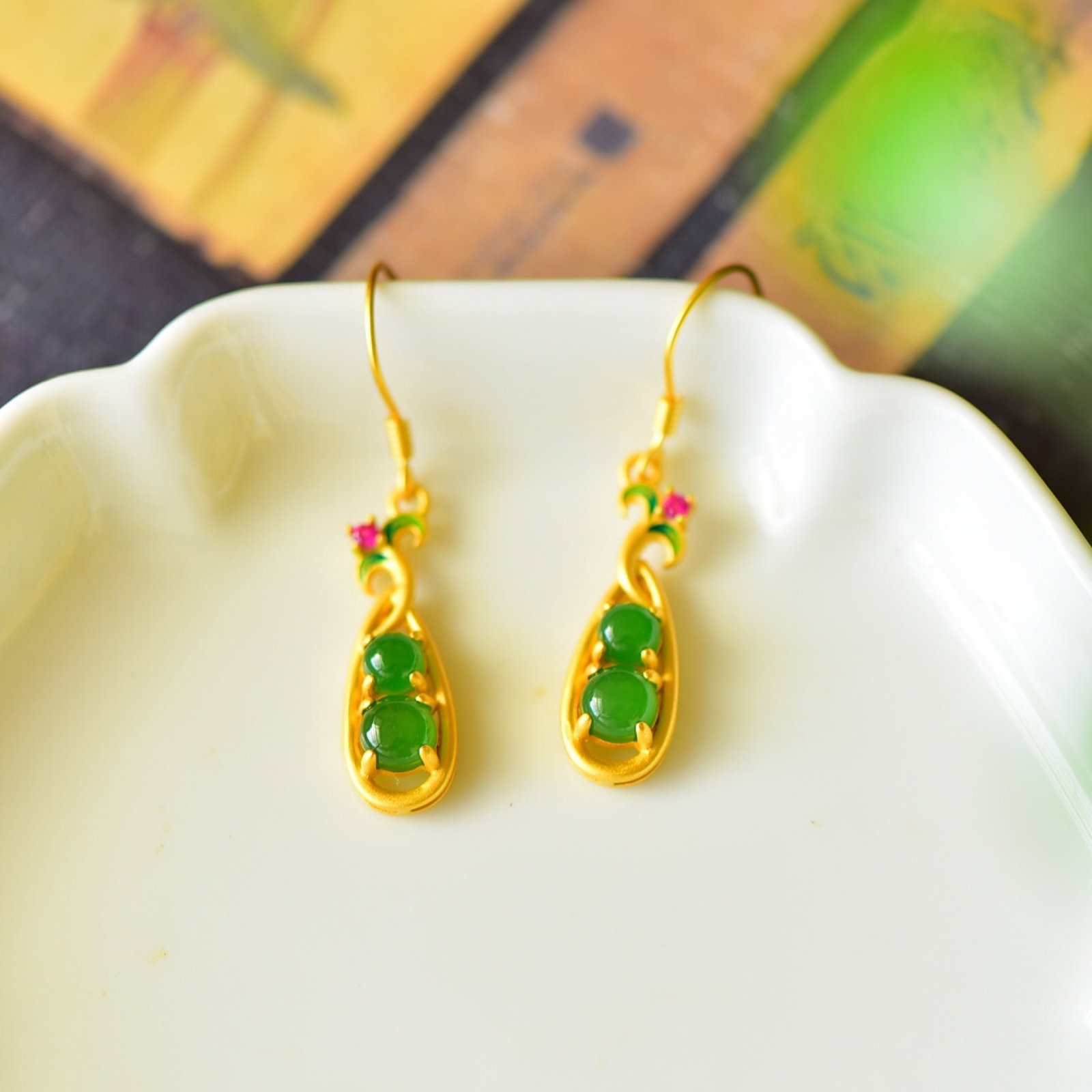 A Pair of Exquisite Sterling Silver-Gold Plated Inlaid Jasper Earrings: A Pair of Exquisite Sterling Silver-Gold Plated Inlaid Jasper Earrings,Size:0.3inx1.5in 一对纯银镀金镶碧玉耳环