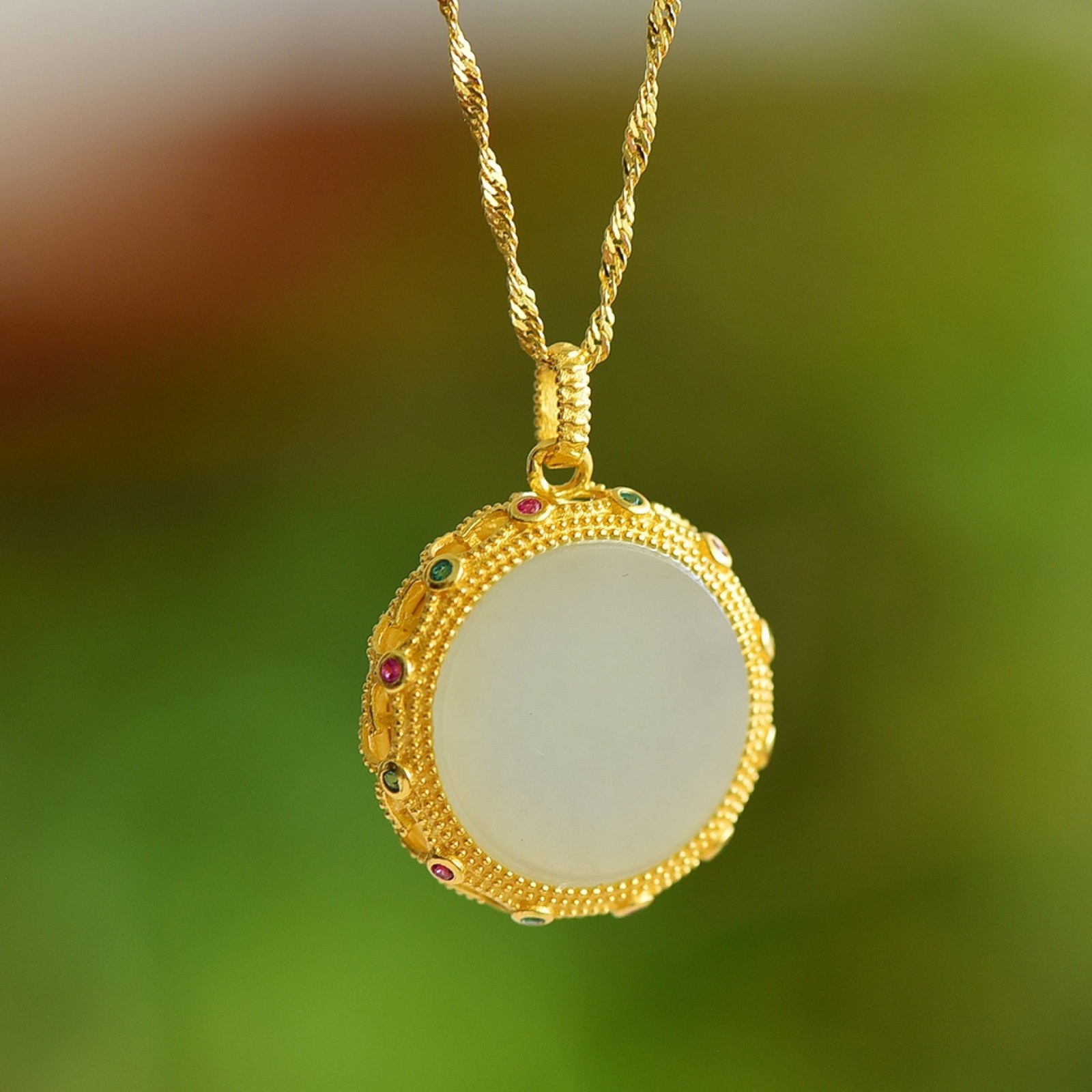 An Exquisite Sterling Silver-Gold Plated Inlaid White Jade Pendant: An Exquisite Sterling Silver-Gold Plated Inlaid White Jade Pendant,Size:0.6inx0.6in 纯银镀金镶白玉吊坠