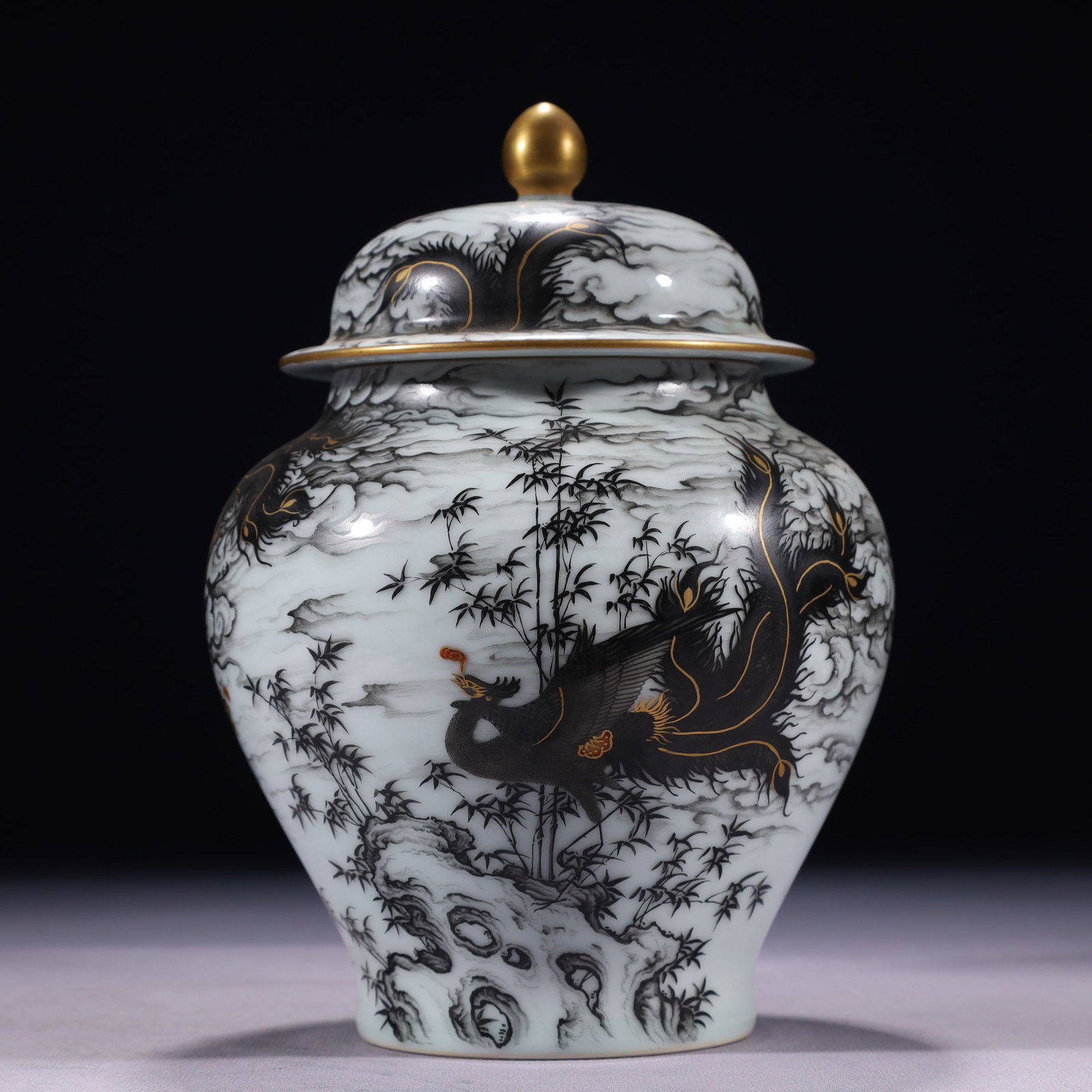 An Exquisite Ink Color Auspicious Cloud and Phoenix Pattern Jar with Cover,with poem: An Exquisite Ink Color Auspicious Cloud and Phoenix Pattern Jar with Cover,with poem,Qing Dynasty,China,Yongzheng Four-character Mark,Size:5.5inx9.1in,Weight:1050g 墨彩祥云