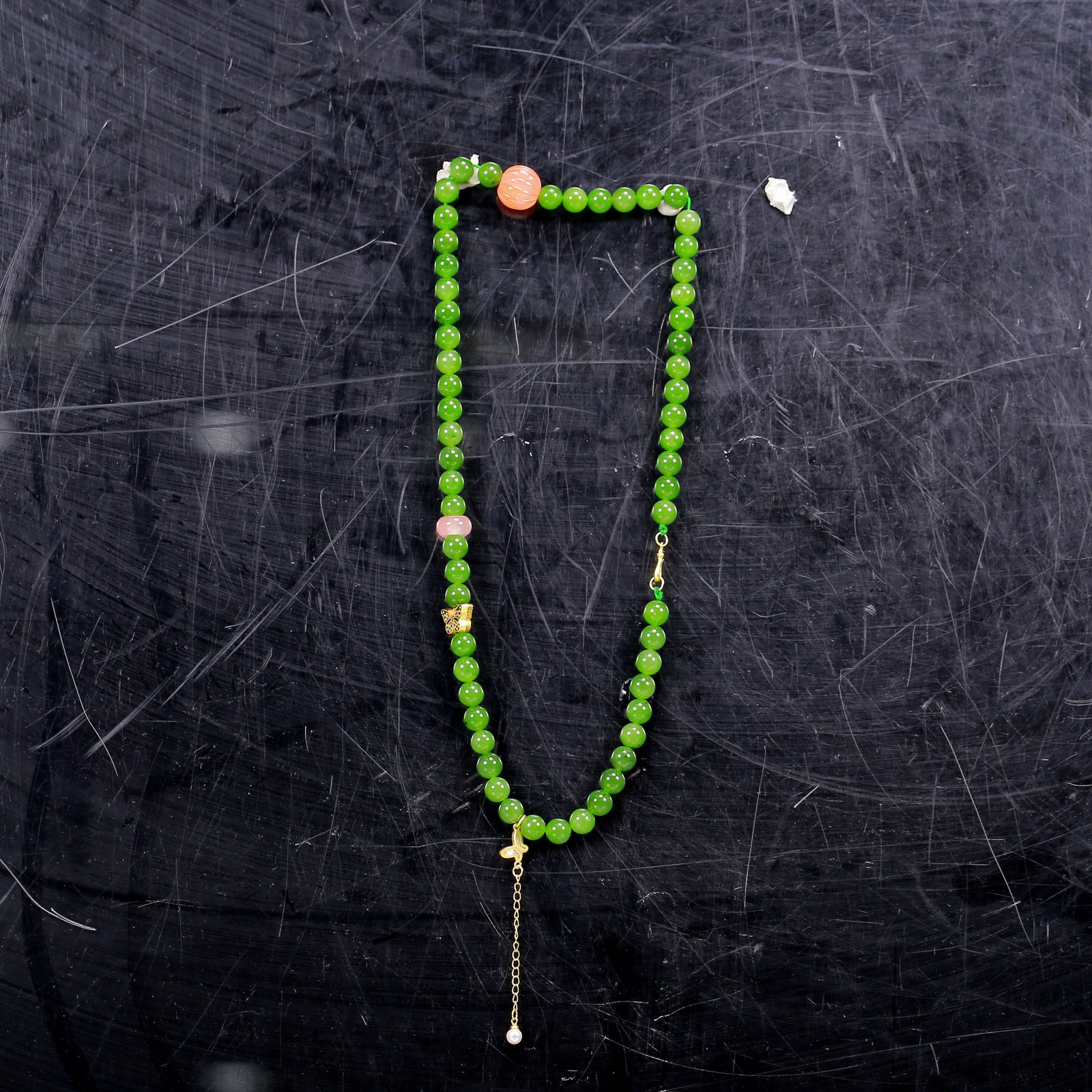 An Exquisite Jasper Necklace: An Exquisite Jasper Necklace,Qing Dynasty, China,Size:0.3in,Weight:55g 碧玉项链，清代