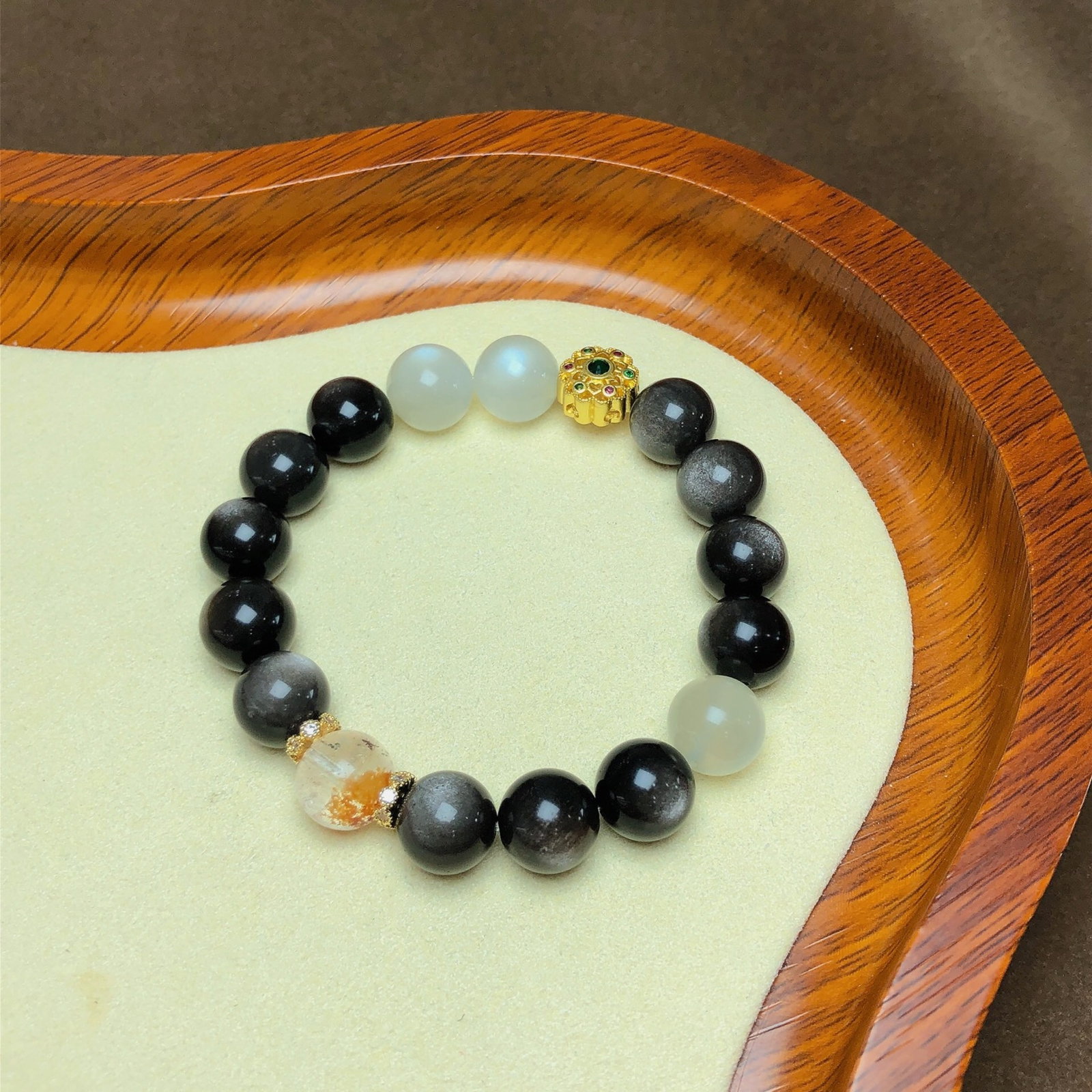 An Exquisite Crystal Bracelet: An Exquisite Crystal Bracelet,Size:0.4in,Weight:26.2g 水晶手串