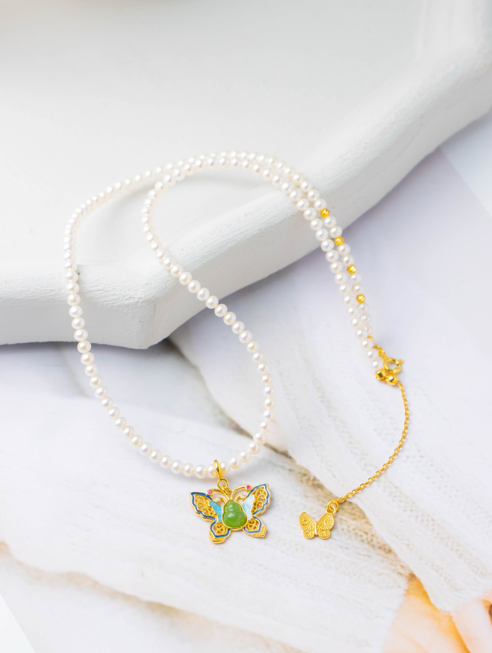 An Exquisite Sterling Silver-Gold Plated Inlaid Pearls Necklace,Inlaid Jasper: An Exquisite Sterling Silver-Gold Plated Inlaid Pearls Necklace,Inlaid Jasper 纯银镀金镶珍珠项链,嵌碧玉
