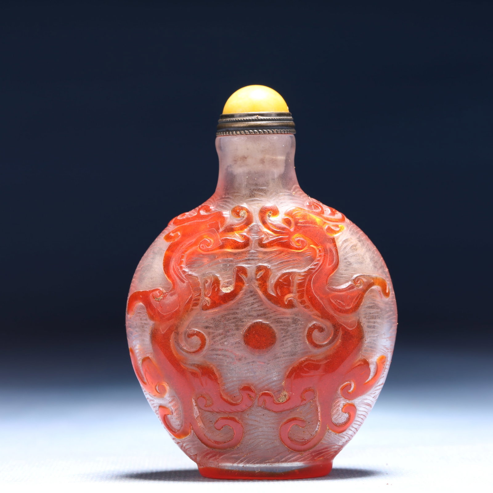 An Exquisite Glass Chi-Dragon Pattern Snuff Bottle: An Exquisite Glass Chi-Dragon Pattern Snuff Bottle,Qing Dynasty,China,Guangxu Four-character Mark,Size:2.4inx1inx3.1in,Weight:67g 琉璃螭龙纹鼻烟壶,È