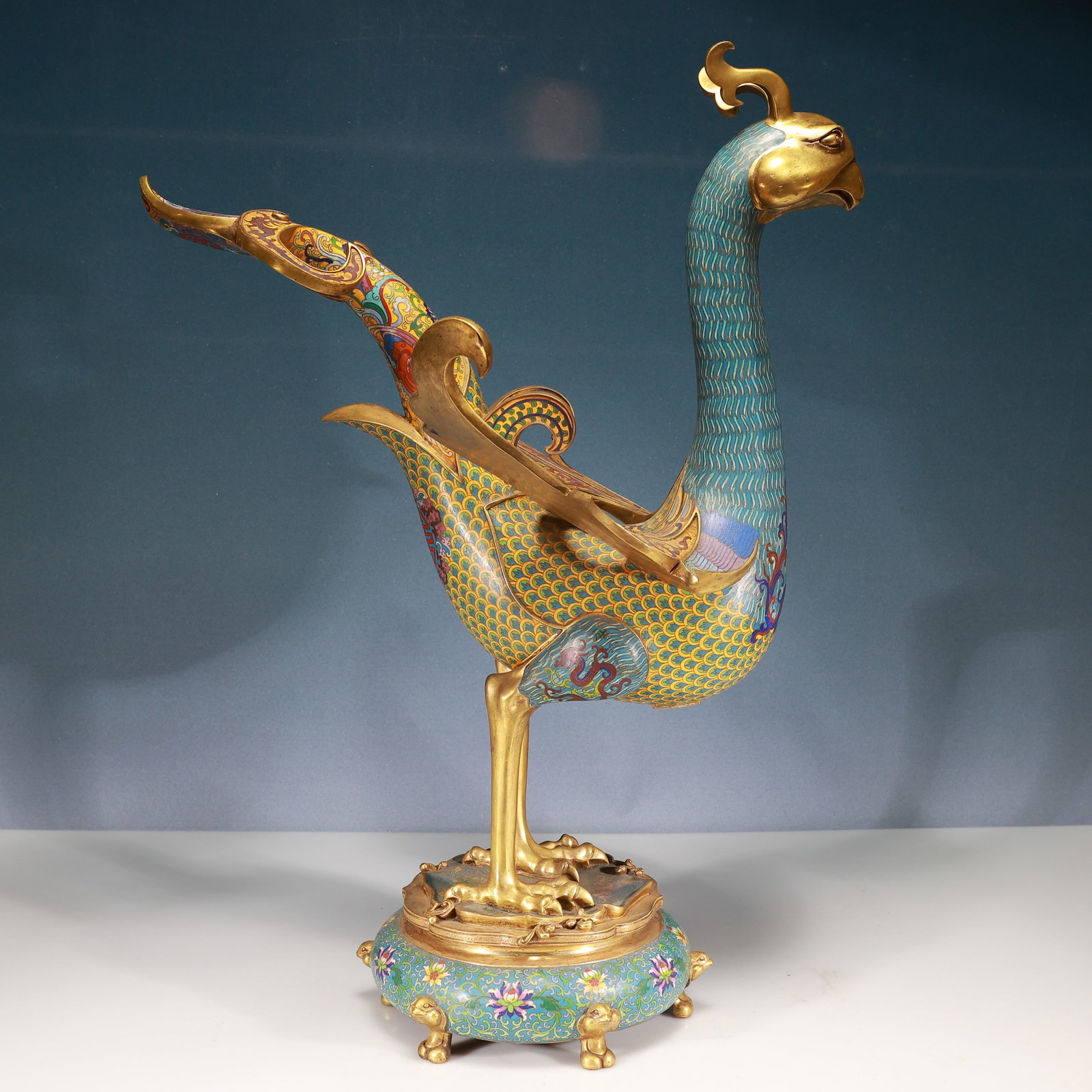 A Huge Cloisonne Lotus and Dragon Pattern Phoenix Ornament: A Huge Cloisonne Lotus and Dragon Pattern Phoenix Ornament,Qing Dynasty, China,Kangxi Four-character Mark,Size:19.7inx20.9inx28.3in,Weight:16500g 景泰蓝缠枝莲࿵