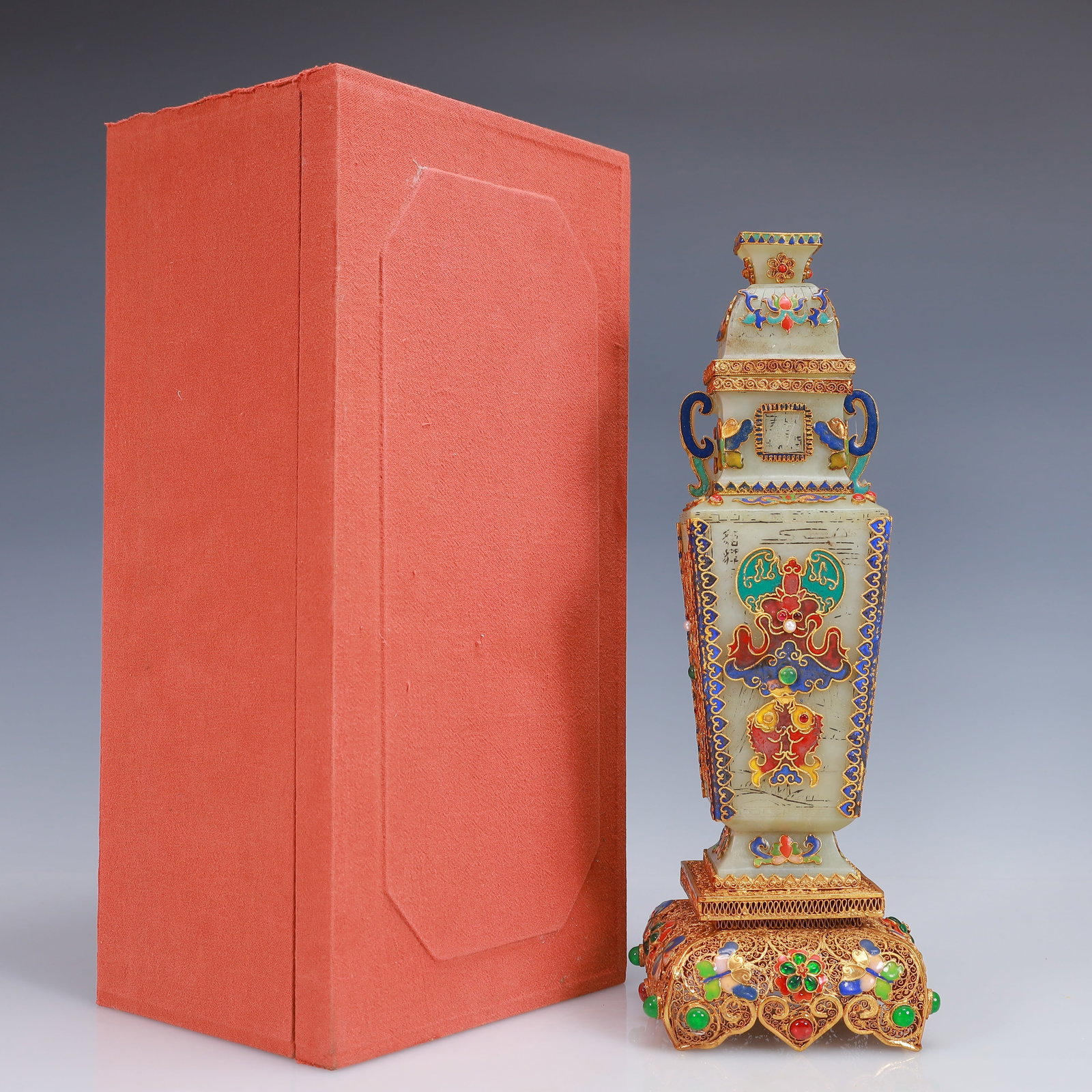 An Exquisite Filigree and Gilding Inlaid White Jade Fish Pattern Double-Ears Bottle,Inlaid Gems: An Exquisite Filigree and Gilding Inlaid White Jade Fish Pattern Double-Ears Bottle,Inlaid Gems,Qing Dynasty, China,Qianlong Four-Character Mark,Size:3.9inx12.6in,(Box)14.2inx6.7inx5.9in,Weight:1050g 