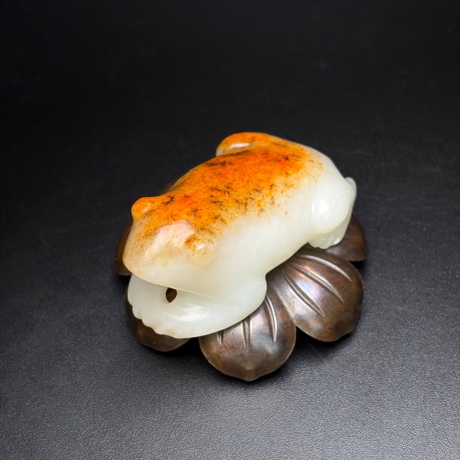 An Exquisite White Jade Frog Pendant: An Exquisite White Jade Frog Pendant,Qing Dynasty,China,Size:2.6inx1.4inx1.1in,Weight:78g 白玉青蛙挂件,中国清代