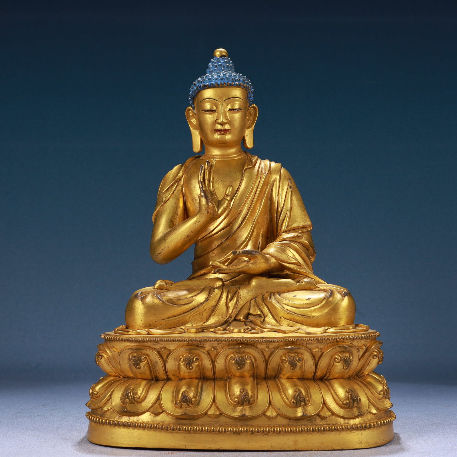 A Solemn Gilt Bronze Statue of Sakyamuni: A Solemn Gilt Bronze Statue of Sakyamuni,Qing Dynasty, China,Size:9.1inx5.9inx13.4in,Weight:5900g 铜鎏金如来像,中国清代