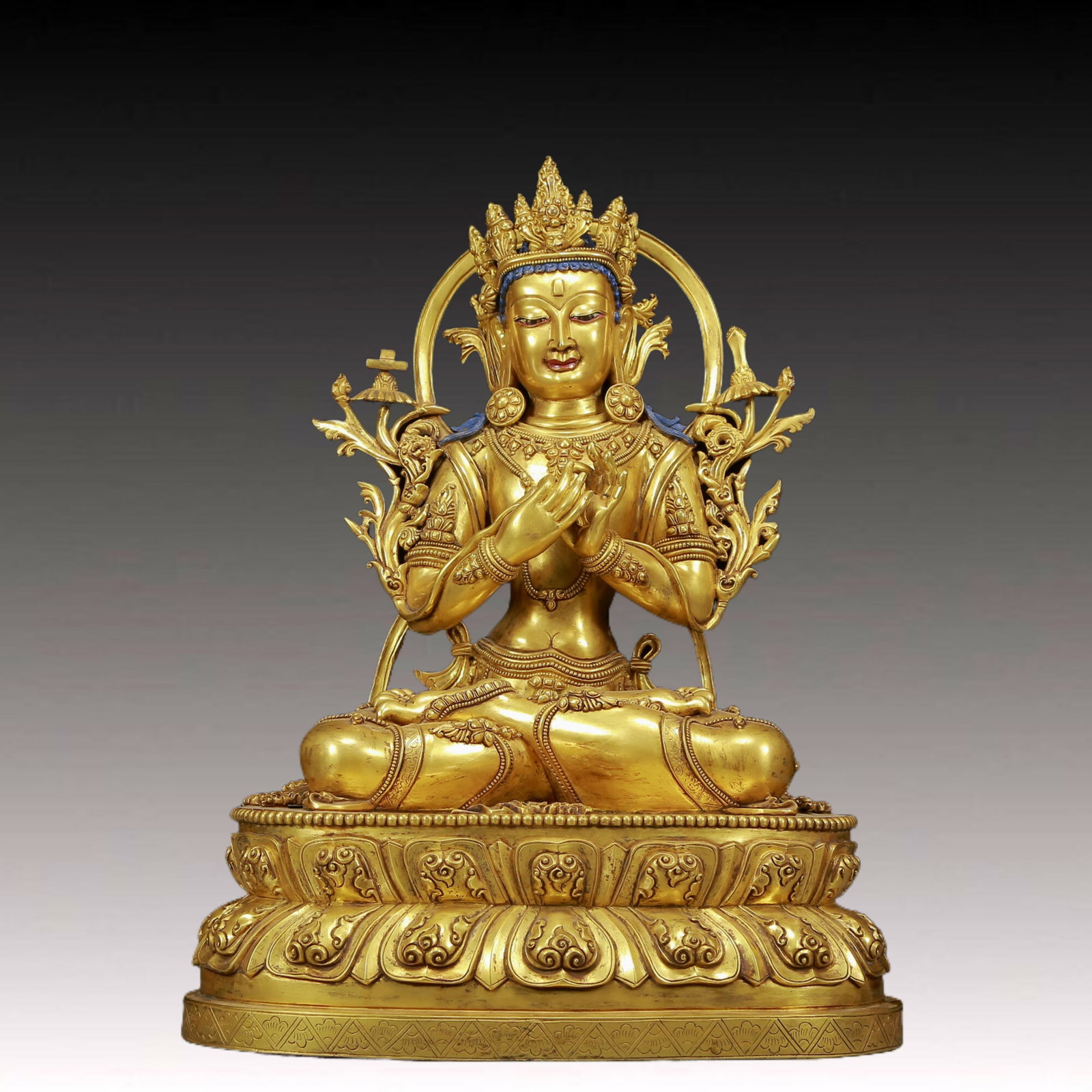 A Solemn Gilt Bronze Statue of Avalokitesvara: A Solemn Gilt Bronze Statue of Avalokitesvara,Ming Dynasty, China,Size:12.6inx9.1inx16.9in,Weight:12195g 铜鎏金观音像，明代