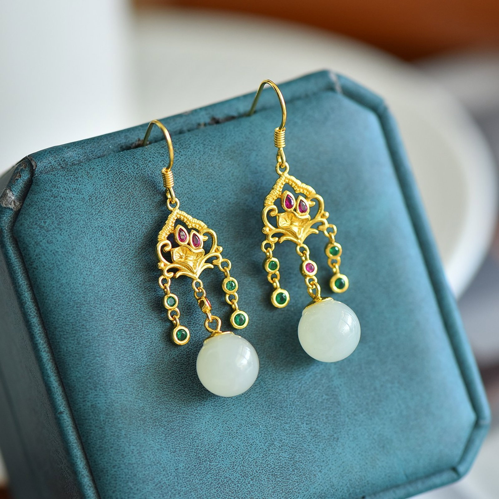 A Pair of Exquisite Sterling Silver-Gold Plated Inlaid White Jade Earrings,Inlaid Gems: A Pair of Exquisite Sterling Silver-Gold Plated Inlaid White Jade Earrings,Inlaid Gems,Size:0.4inx0.4in 一对纯银镀金镶白玉耳环,嵌