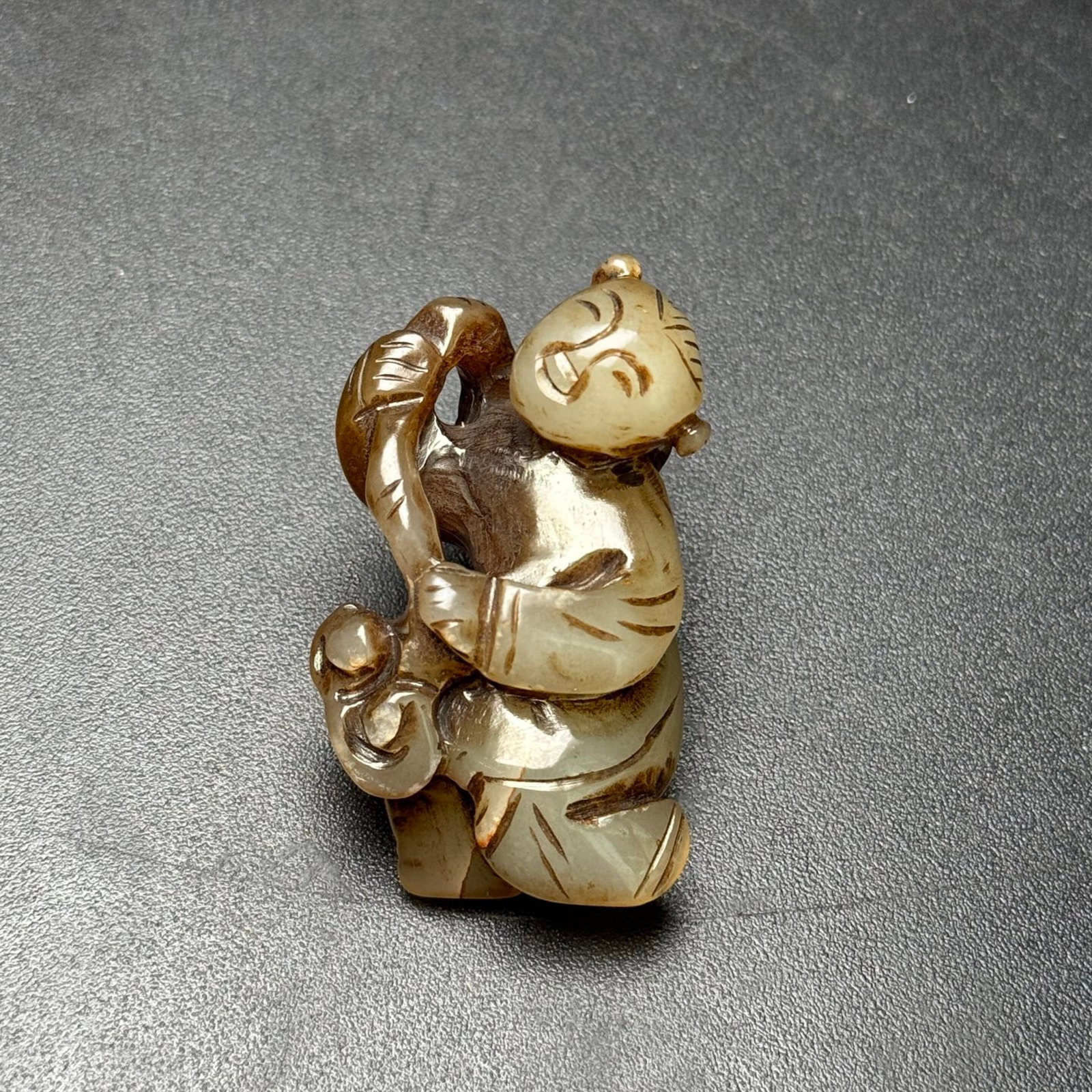 An Exquisite White Jade Figure Ornament: An Exquisite White Jade Figure Ornament,Qing Dynasty,China,Size:2inx1.1inx0.8in,Weight:33g 白玉人物摆件,中国清代