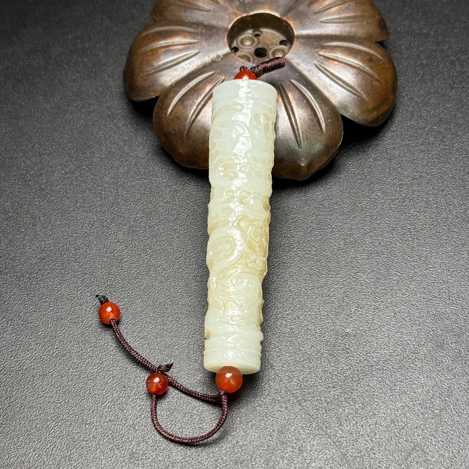 An Exquisite White Jade Dragon Pattern Pendant: An Exquisite White Jade Dragon Pattern Pendant,Qing Dynasty,China,Size:0.5inx2.3in,Weight:19g 白玉龙纹挂件,中国清代