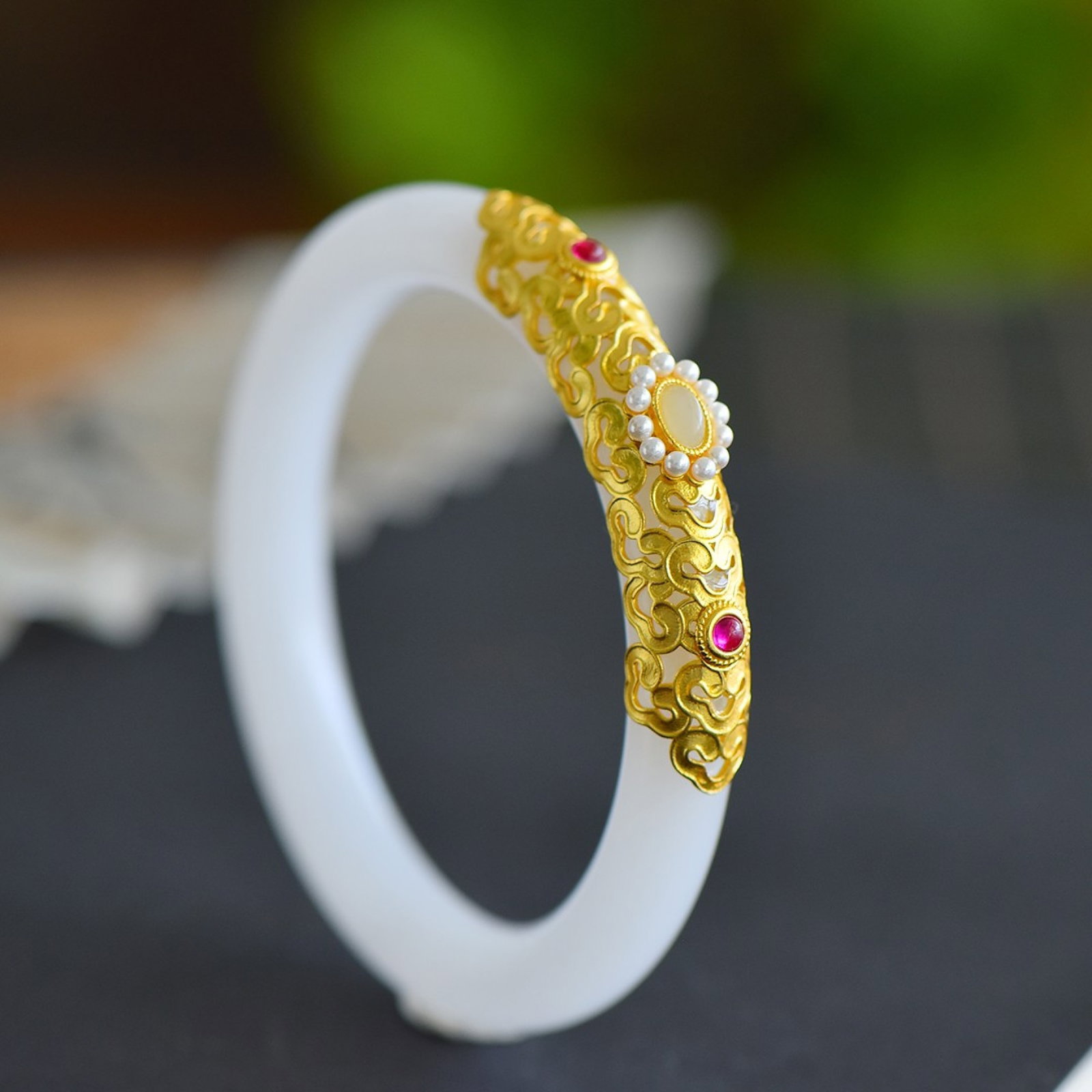 An Exquisite Sterling Silver-Gold Plated Inlaid White Jade Bracelets,Inlaid Pearls: An Exquisite Sterling Silver-Gold Plated Inlaid White Jade Bracelets,Inlaid Pearls,Size:2.1in-2.5in 纯银镀金镶白玉手镯,嵌珍珠