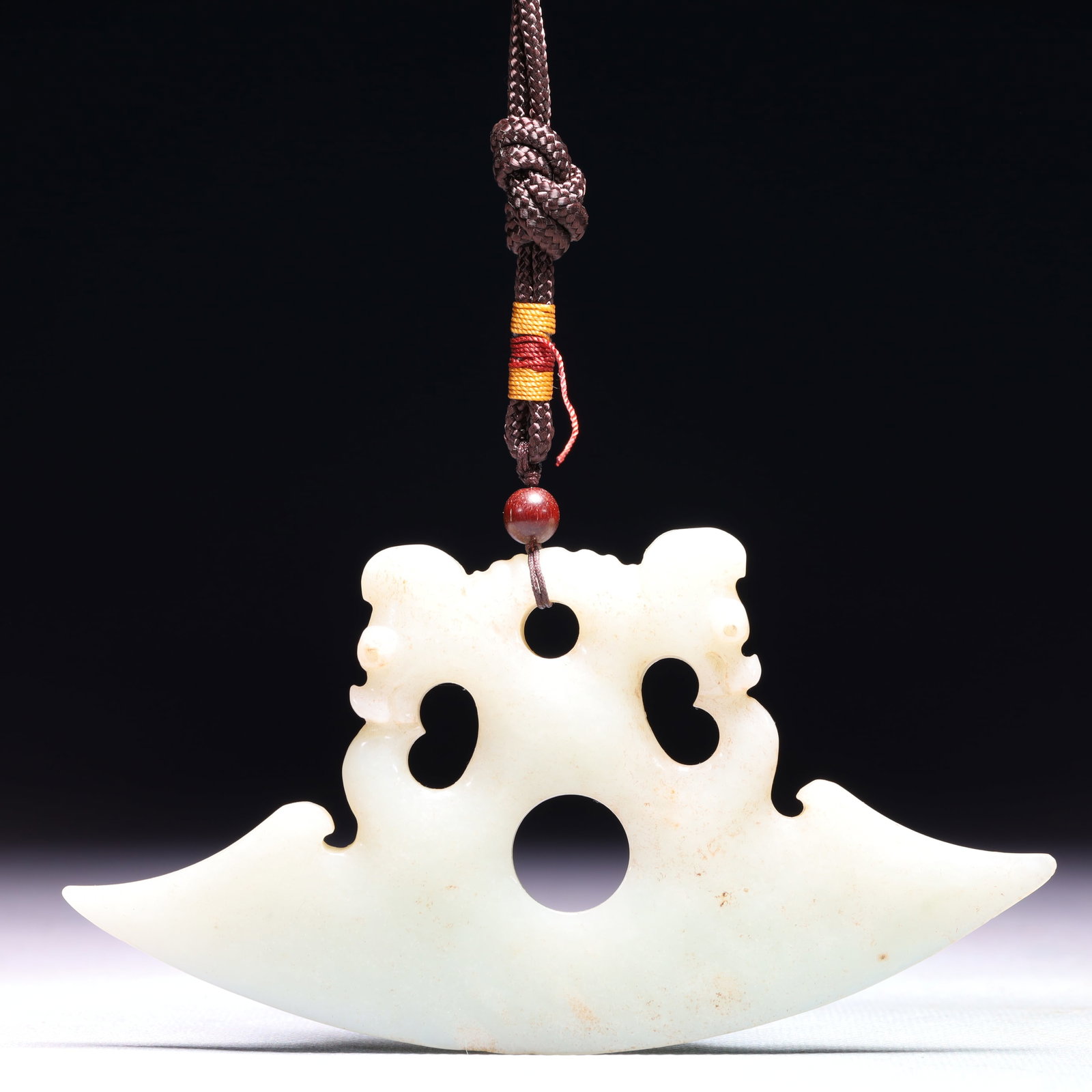 An Exquisite White Jade Pendant: An Exquisite White Jade Pendant,Qing Dynasty,China,Size:5.5inx2.8in,Weight:94.7g 白玉挂件,中国清代