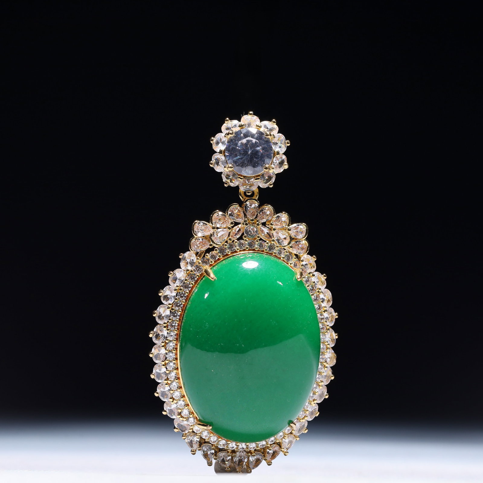 An Exquisite Pendant,Inlaid Gems: An Exquisite Pendant,Inlaid Gems,Size:1.4inx0.6inx3in,Weight:40.5g 一个精美的吊坠,镶宝石