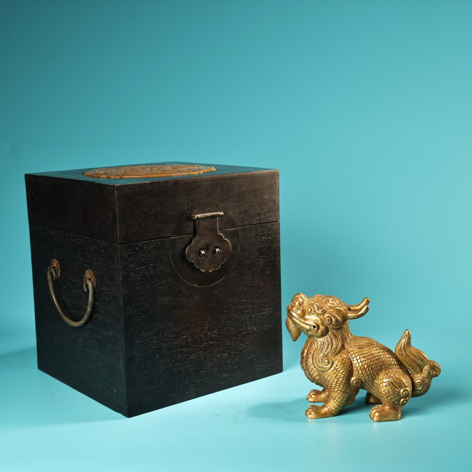 An Exquisite Gilt Bronze Kylin Ornament: An Exquisite Gilt Bronze Kylin Ornament,Qing Dynasty,China,Size:3.5inx4.7in,Weight:450g 铜鎏金麒麟摆件,中国清代