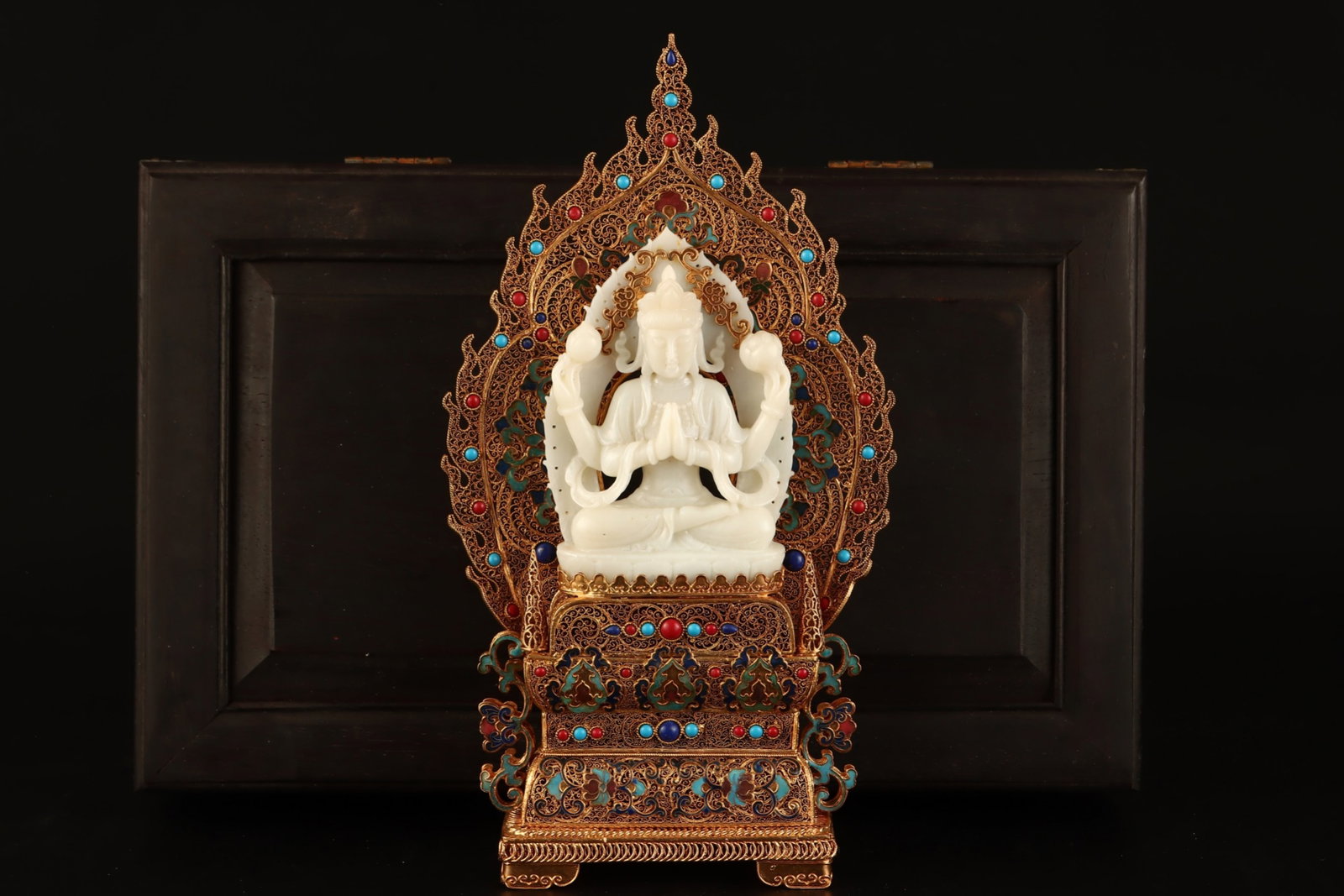 An Exquisite Filigree and Gilding Inlaid White Jade Buddha Statue Ornament,Inlaid Gems: An Exquisite Filigree and Gilding Inlaid White Jade Buddha Statue Ornament,Inlaid Gems,Qing Dynasty,China,Qianlong Four-character Mark,Size:12.6inx6.5inx5.5in,Weight:962g 花丝鎏ŵ