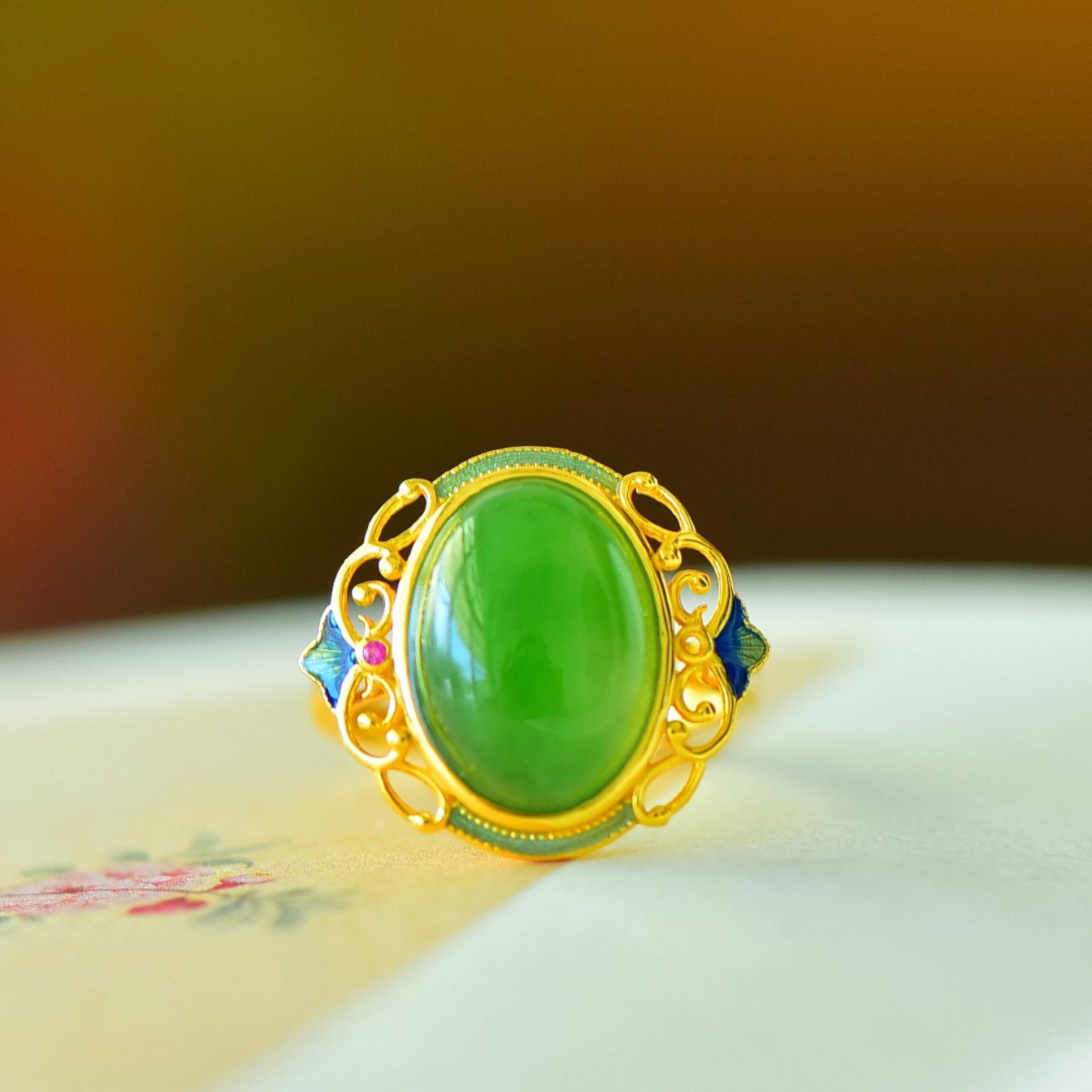 An Exquisite Sterling Silver-Gold Plated Inlaid Jasper Ring: An Exquisite Sterling Silver-Gold Plated Inlaid Jasper Ring,Size:0.4inx0.6in 纯银镀金镶碧玉戒指