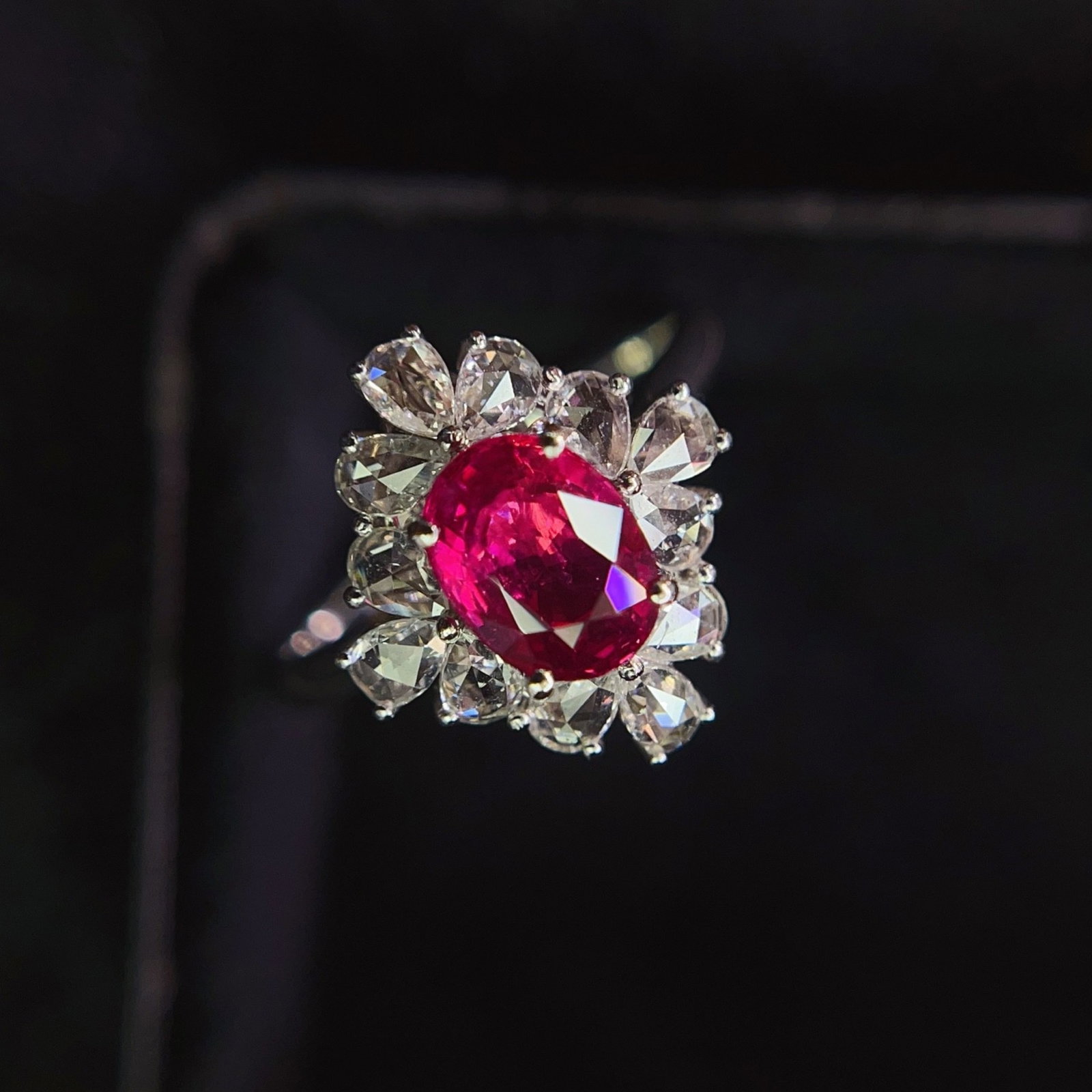 A Exquisite 18k Gold Inlaid 1.60ct Natural Ruby Ring,Inlaid Diamond: A Exquisite 18k Gold Inlaid 1.60ct Natural Ruby Ring,Inlaid Diamond,Total Weight:3.87g 18k金镶 1.60ct 天然红宝石戒指,嵌钻石
