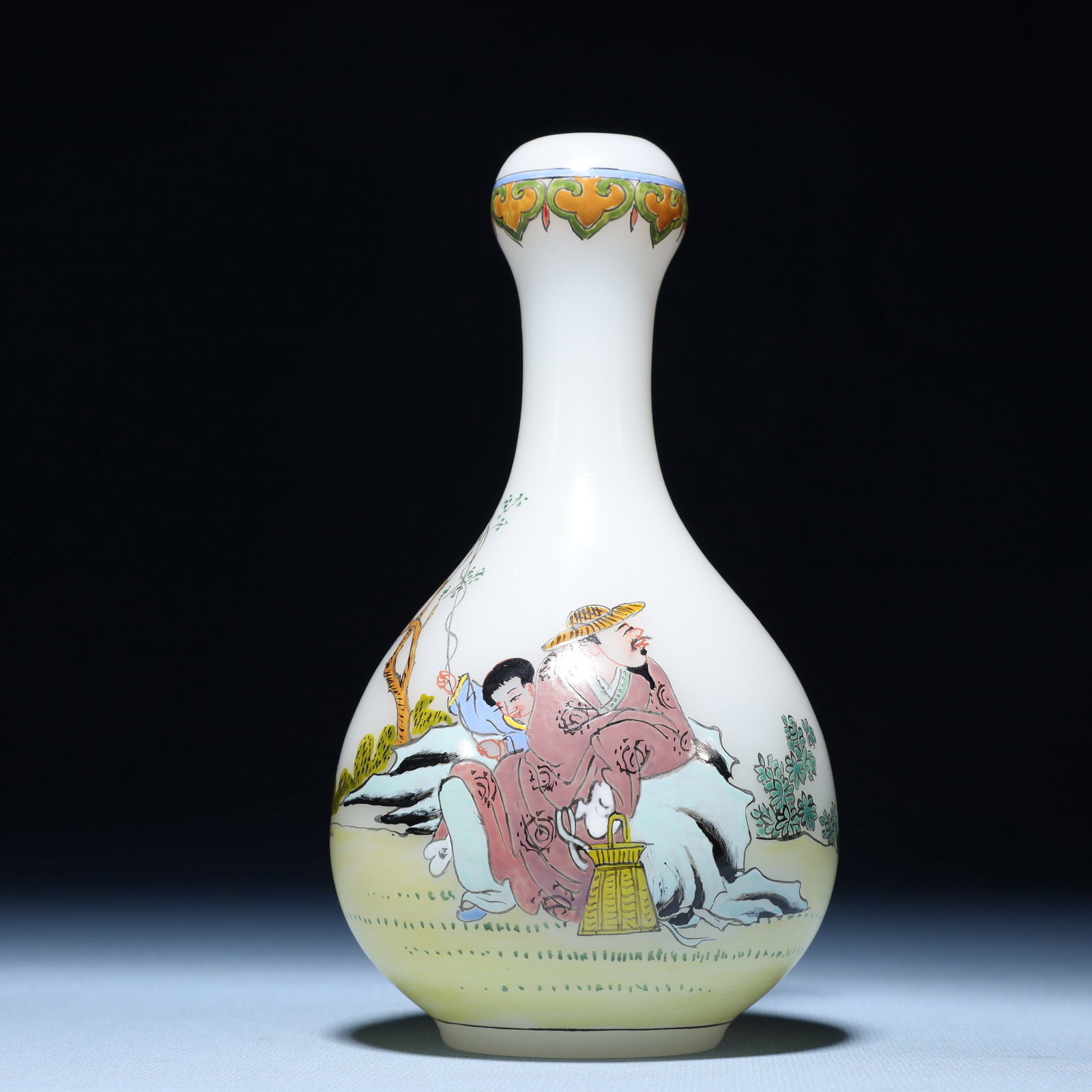 An Exquisite Glass Character and Story Pattern Vase: An Exquisite Glass Character and Story Pattern Vase,Qing Dynasty,China,Qianlong Four-character Mark,Size:3.5inx6.3in,Weight:369g 琉璃人物故事纹瓶,ߑ
