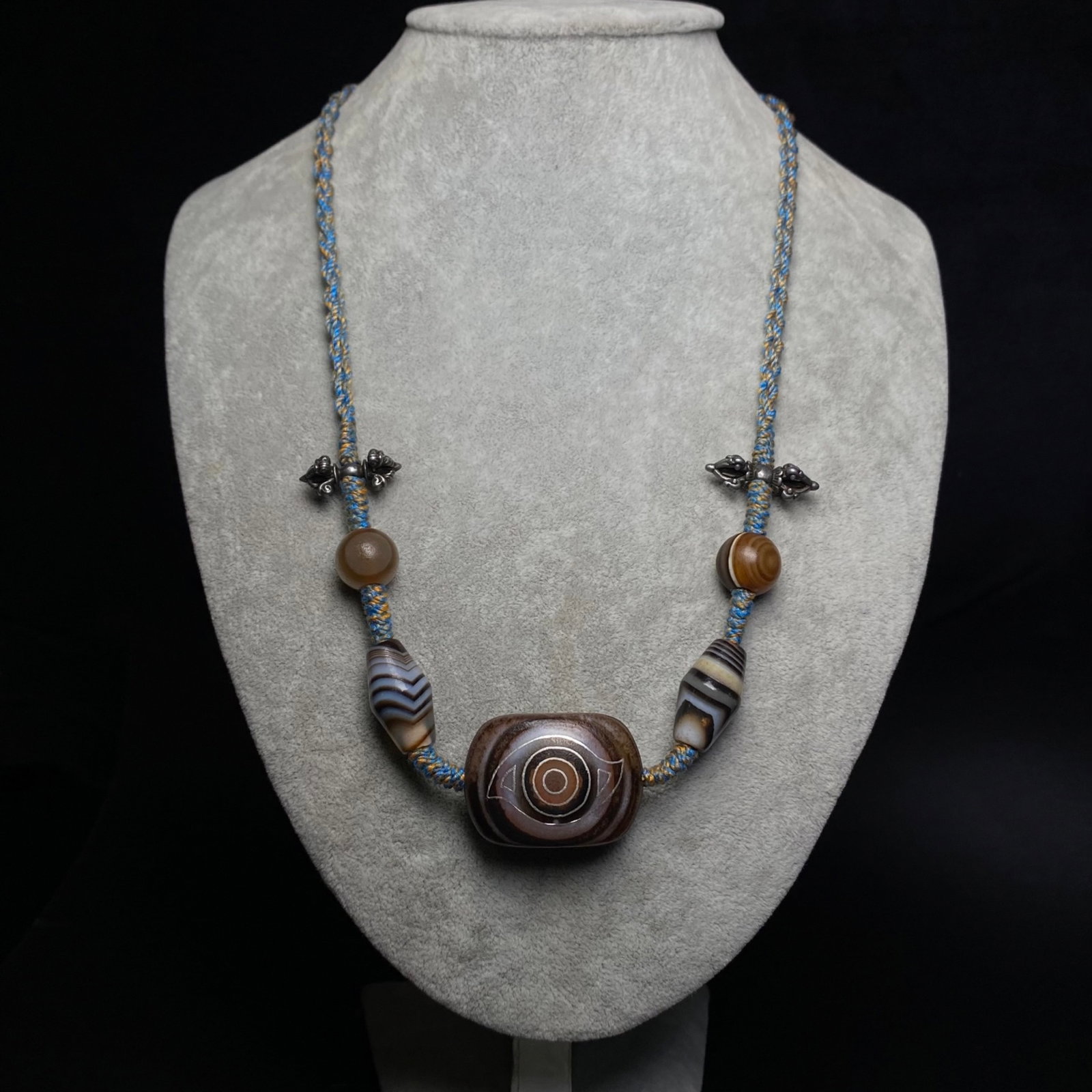A Precious Agate Necklace - 7