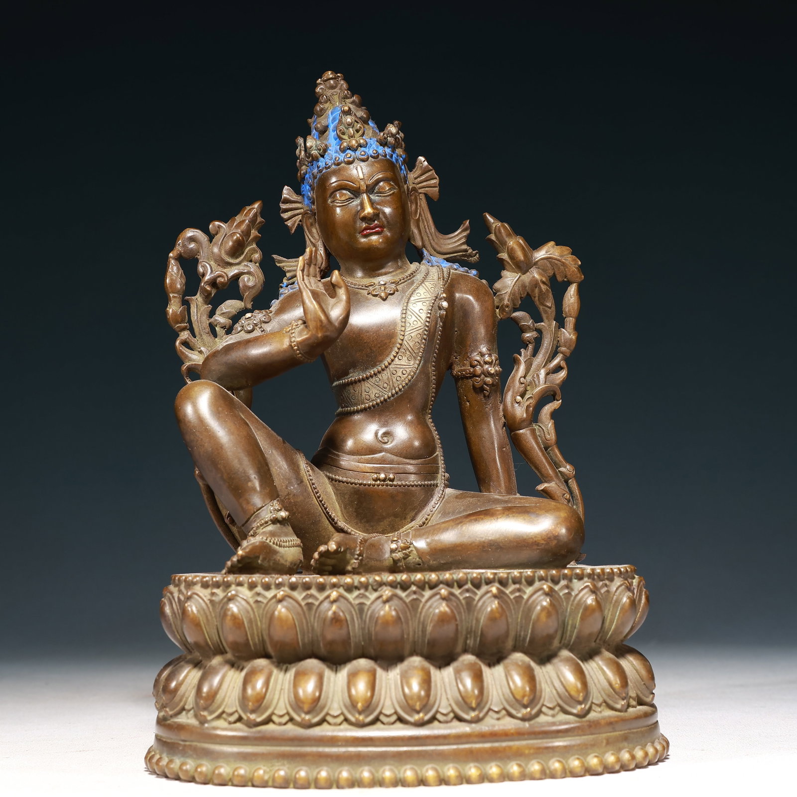 A Solemn Bronze Statue of Tara,With Inscription: A Solemn Bronze Statue of Tara,With Inscription,Qing Dynasty,China,Size:6.7inx5.1inx9.8in,Weight:2300g 铜度母像,带铭文,中国清代