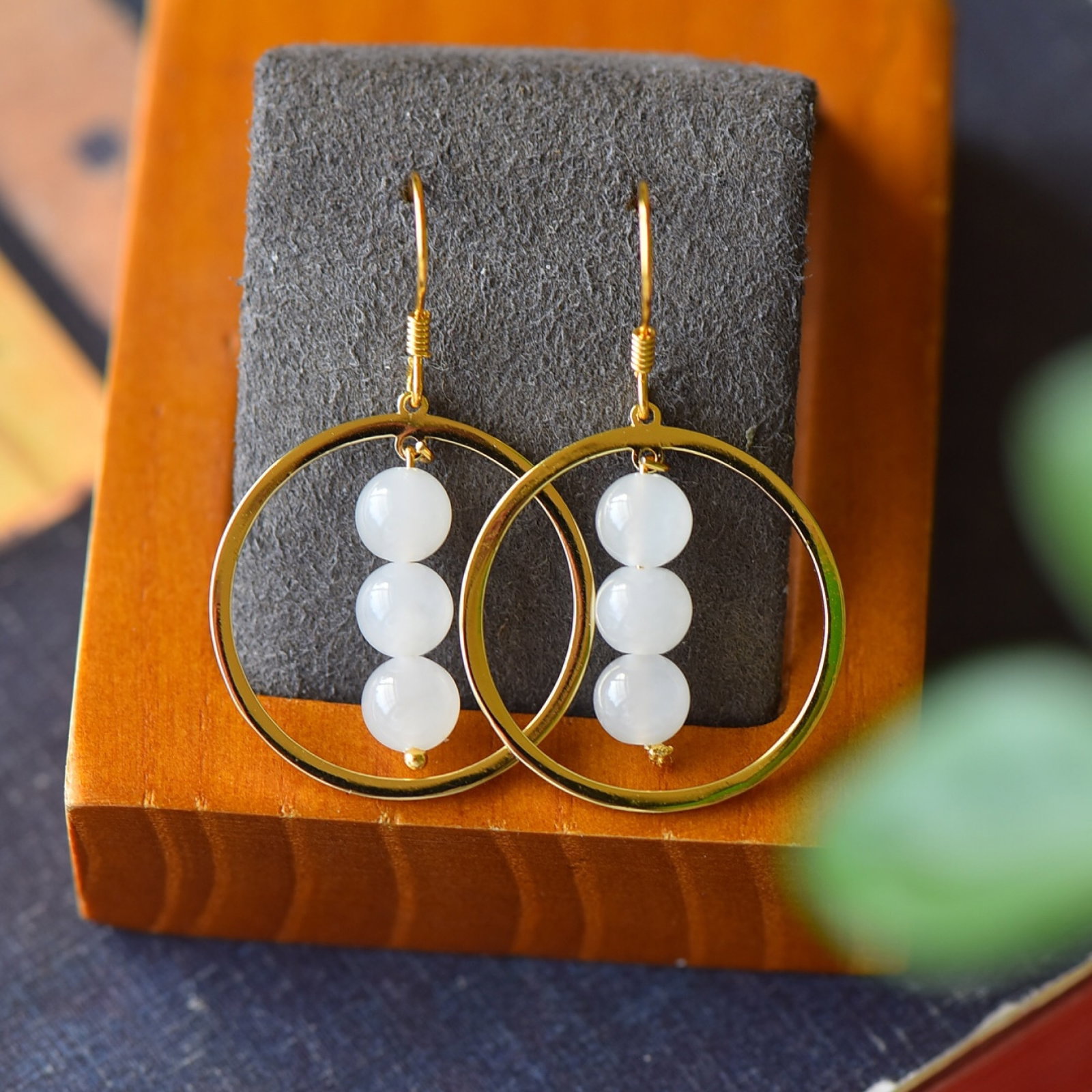 A Pair of Exquisite Sterling Silver-Gold Plated Inlaid White Jade Earrings: A Pair of Exquisite Sterling Silver-Gold Plated Inlaid White Jade Earrings,Size:0.9inx1.6in 一对纯银镀金镶白玉耳环