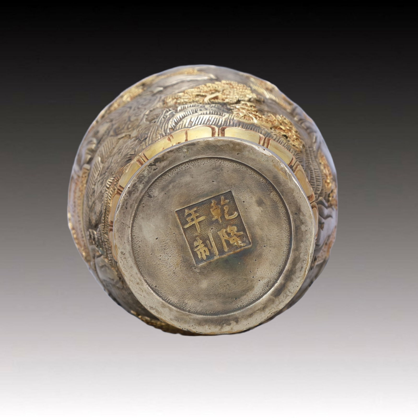 A Rare Gilt Silver Landscape Pattern Vase - 7