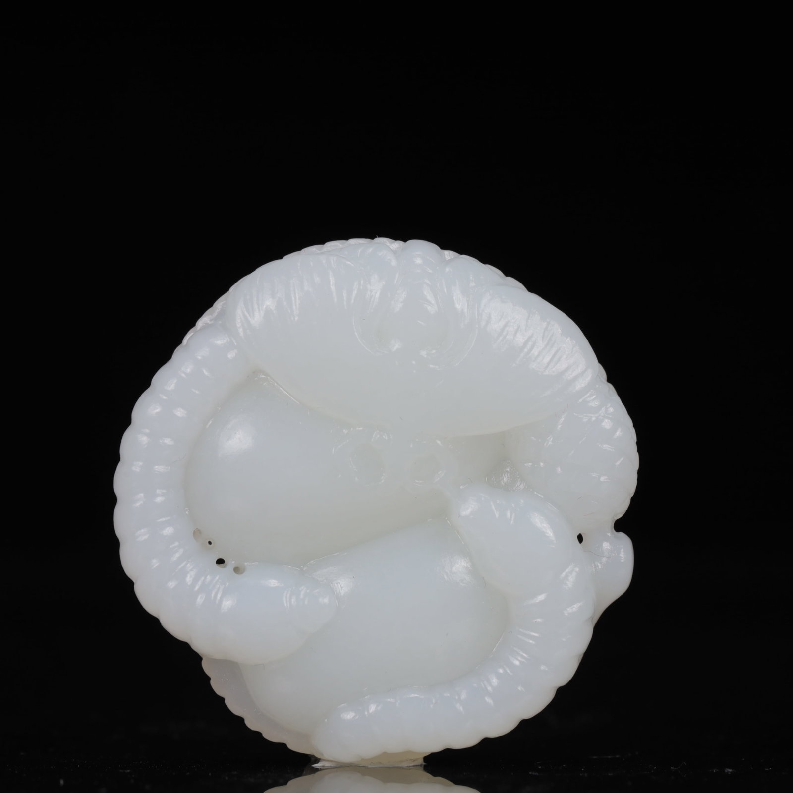 An Exquisite White Jade Insect Pendant: An Exquisite White Jade Insect Pendant,Qing Dynasty, China,Size:1.9inx0.4inx1.9in,Weight:46g 白玉昆虫挂件,中国清代