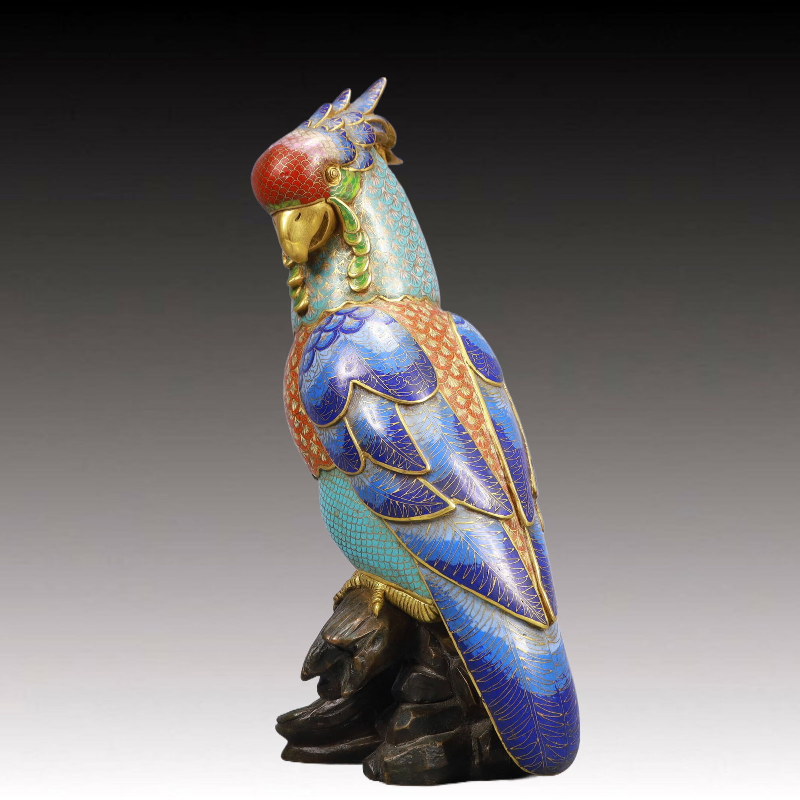 An Exquisite Cloisonne Parrot Ornament: An Exquisite Cloisonne Parrot Ornament,Qing Dynasty, China,Qianlong Four-character Mark,Size:6.3inx5.5inx14.6in ;Weight:5000g