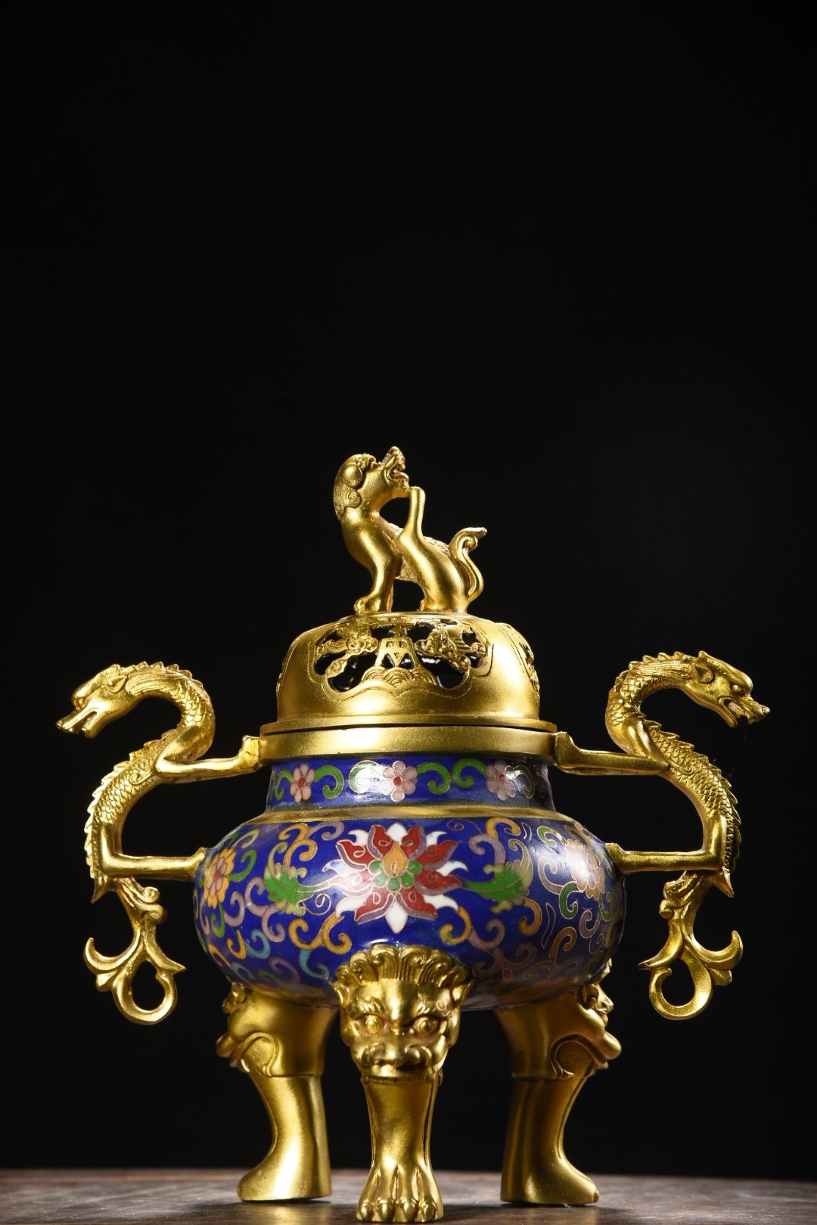 An Exquisite Cloisonne Gilt Lotus Pattern Double-Ears and Tripod Censer: An Exquisite Cloisonne Gilt Lotus Pattern Double-Ears and Tripod Censer,Qing Dynasty,China,Size:9.8inx8.7inx3.9in,Weight:2225g 景泰蓝鎏金缠枝莲纹&