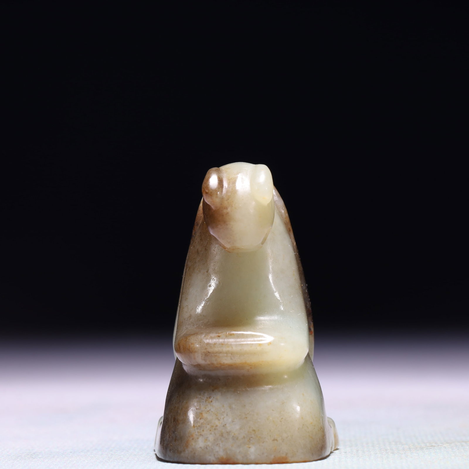 An Exquisite White Jade Beast Ornament: An Exquisite White Jade Beast Ornament,Qing Dynasty,China,Size:1.4inx1.4inx2.2in,Weight:101.7g 白玉兽摆件,中国清代