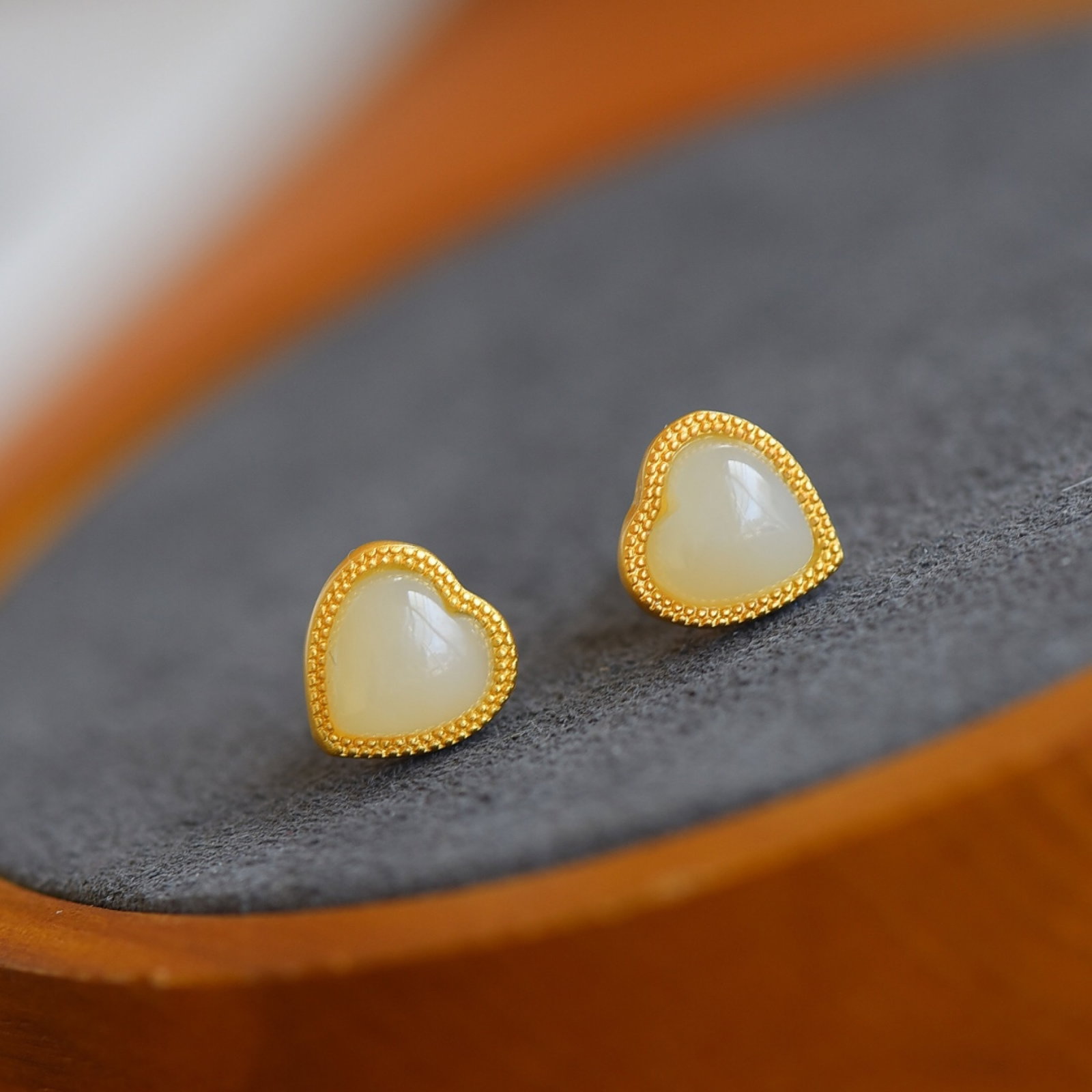 A Pair of Exquisite Sterling Silver-Gold Plated Inlaid White Jade Earrings: A Pair of Exquisite Sterling Silver-Gold Plated Inlaid White Jade Earrings,Size:0.3inx0.3in 一对纯银镀金镶白玉耳环
