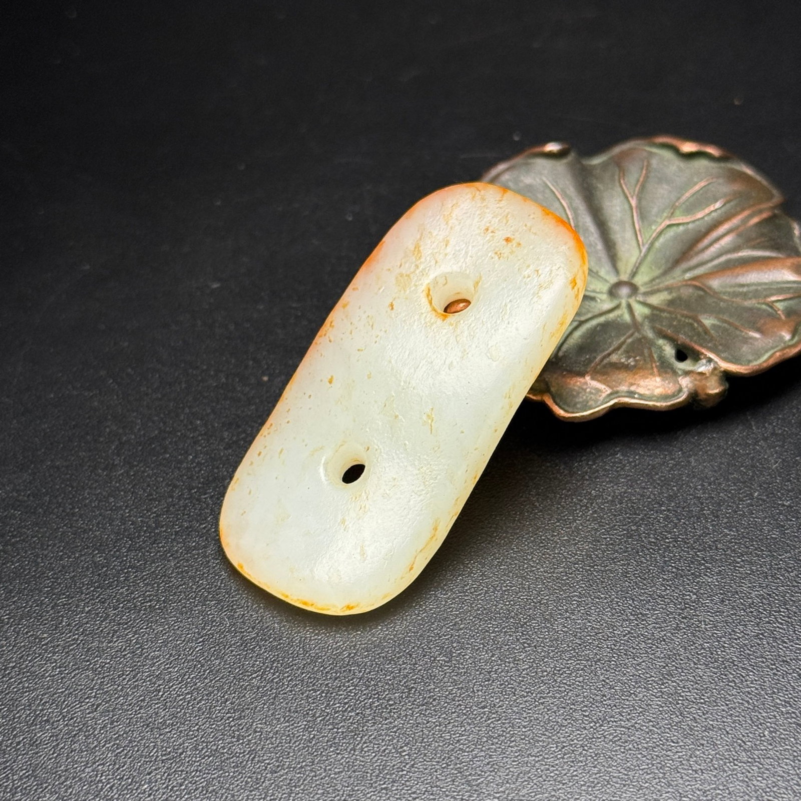 An Exquisite White Jade Pendant: An Exquisite White Jade Pendant,Qing Dynasty,China,Size:2.1inx1inx0.3in,Weight:19g 白玉佩,中国清代