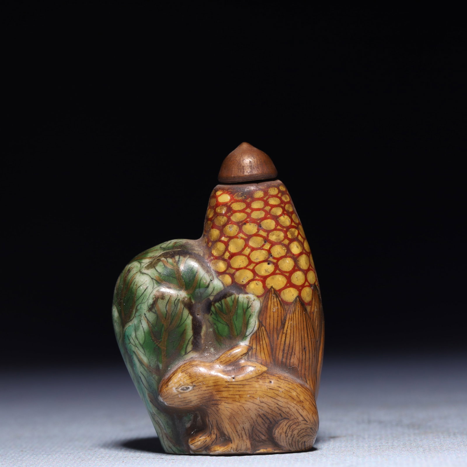 An Exquisite Famille-Rose Rabbit Pattern Snuff Bottle: An Exquisite Famille-Rose Rabbit Pattern Snuff Bottle,Qing Dynasty,China,Qianlong Four-character Mark,Size:1.6inx0.8inx2.4in,Weight:45g