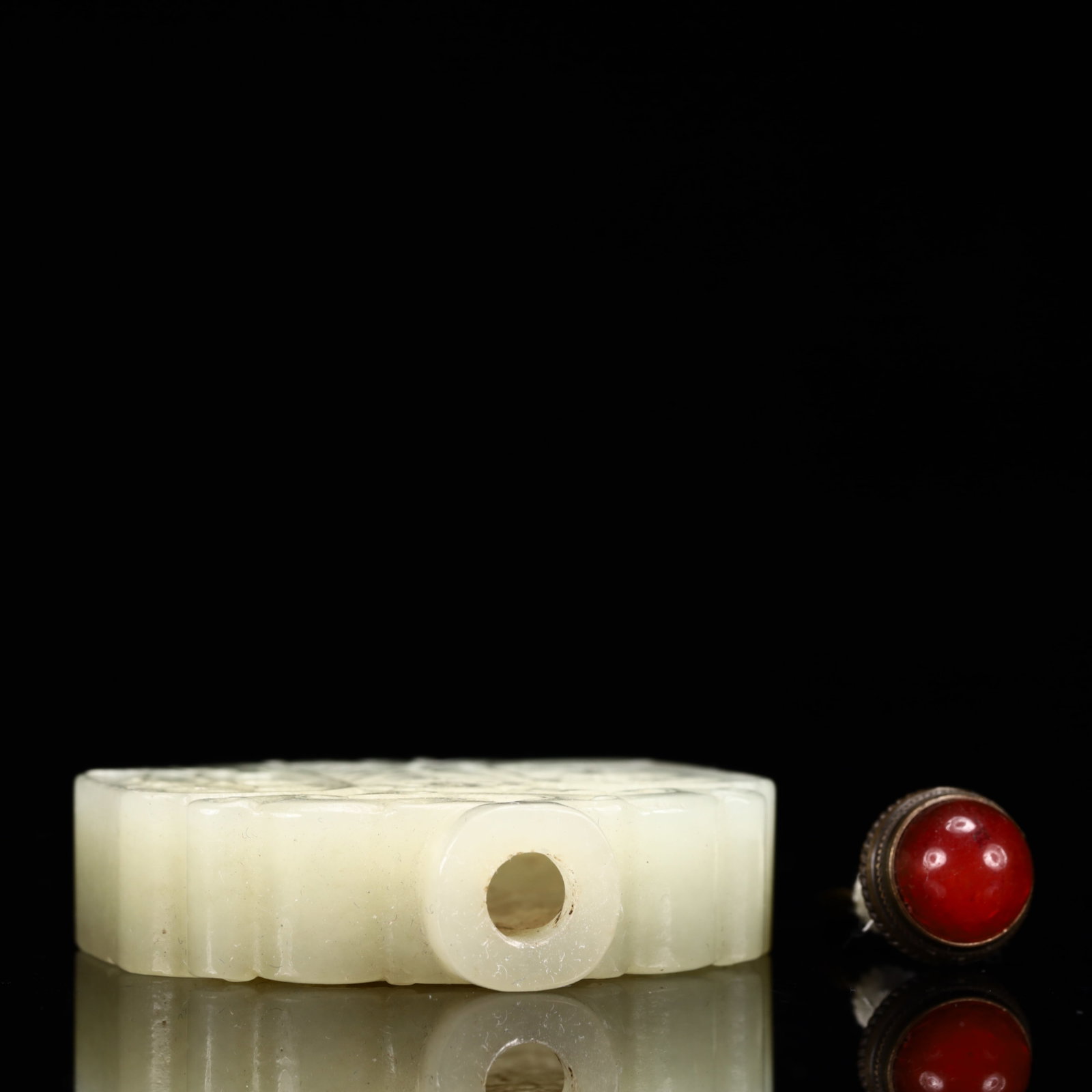 An Exquisite White Jade Flower Pattern Snuff Bottle - 5