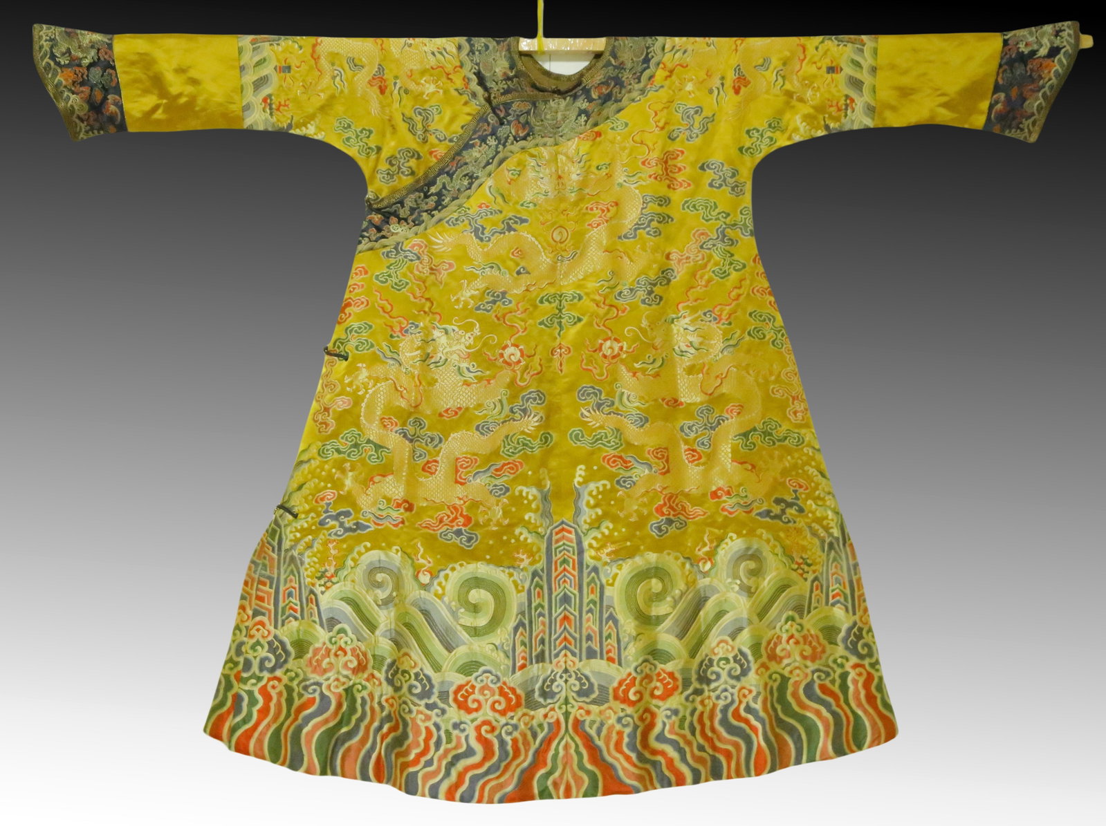 An Exquisite Kesi Imperial Robe: An Exquisite Kesi Imperial Robe,Qing Dynasty, China,Size:72.8inx51.2in 缂丝龙袍,中国清代