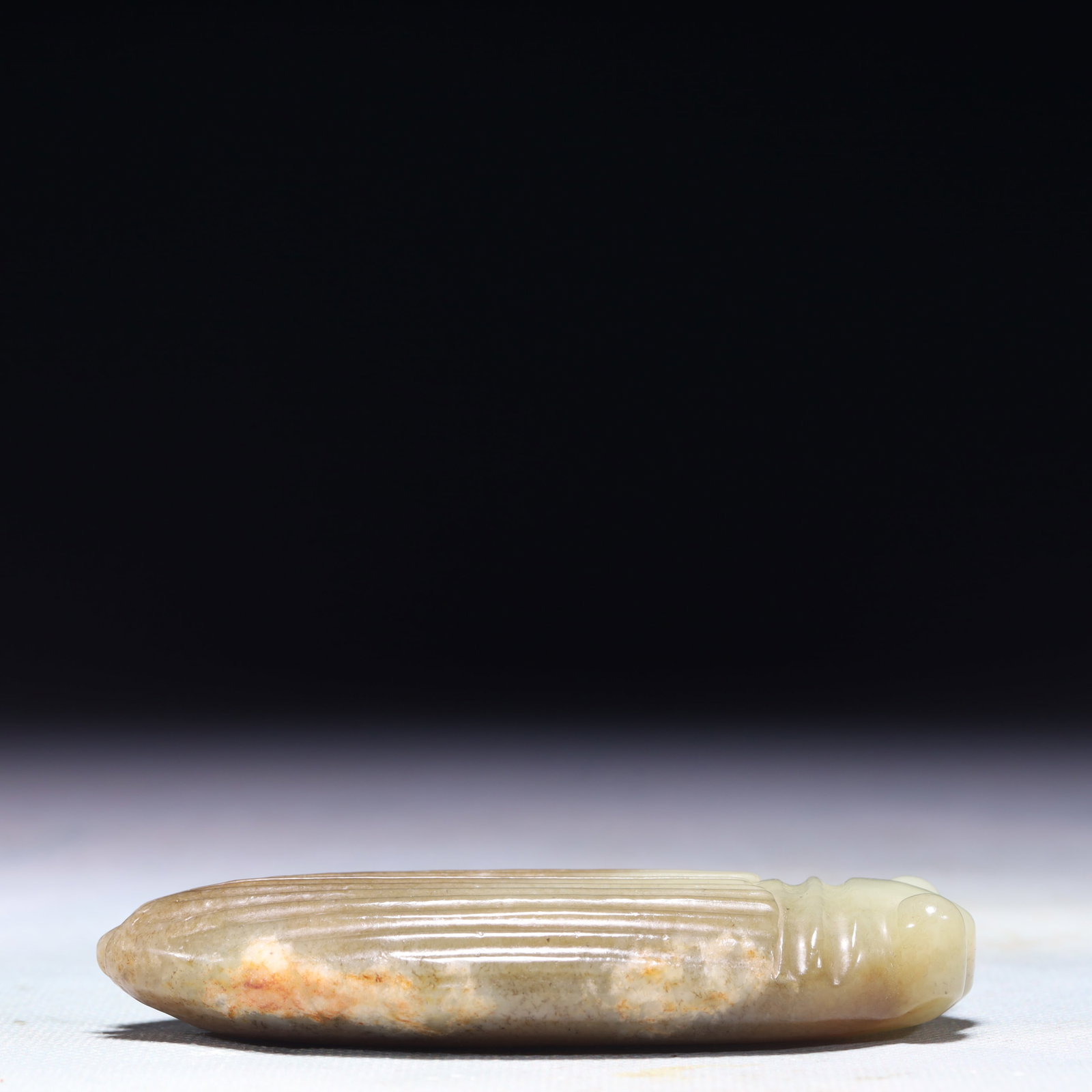 An Exquisite White Jade Cicada Ornament: An Exquisite White Jade Cicada Ornament,Qing Dynasty,China,Size:3.9inx1.8inx0.6in,Weight:158.4g 白玉蝉摆件,中国清代