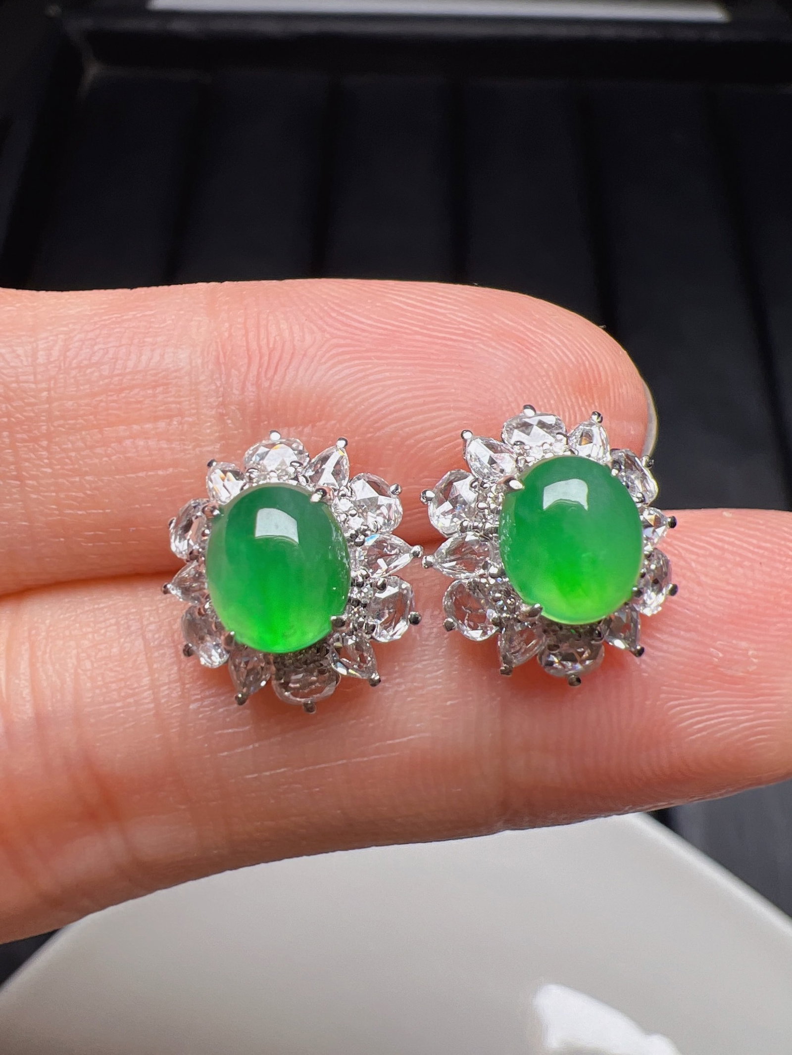A Pair of Exquisite 18k Gold Diamond Inlaid Jadeite Earrings: A Pair of Exquisite 18k Gold Diamond Inlaid Jadeite Earrings,Size(Loose Stone):0.3inx0.2inx0.2in 一对18k金钻镶嵌翡翠耳钉
