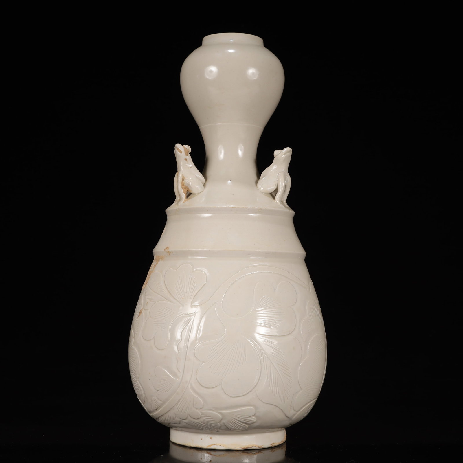 An Exquisite Ding yao Lotus and Frog Pattern Vase: An Exquisite Ding yao Lotus and Frog Pattern Vase,Song Dynasty, China,Size:5.5inx5.5inx11.4in,Weight:850g 定窑荷花青蛙纹瓶，中国ध